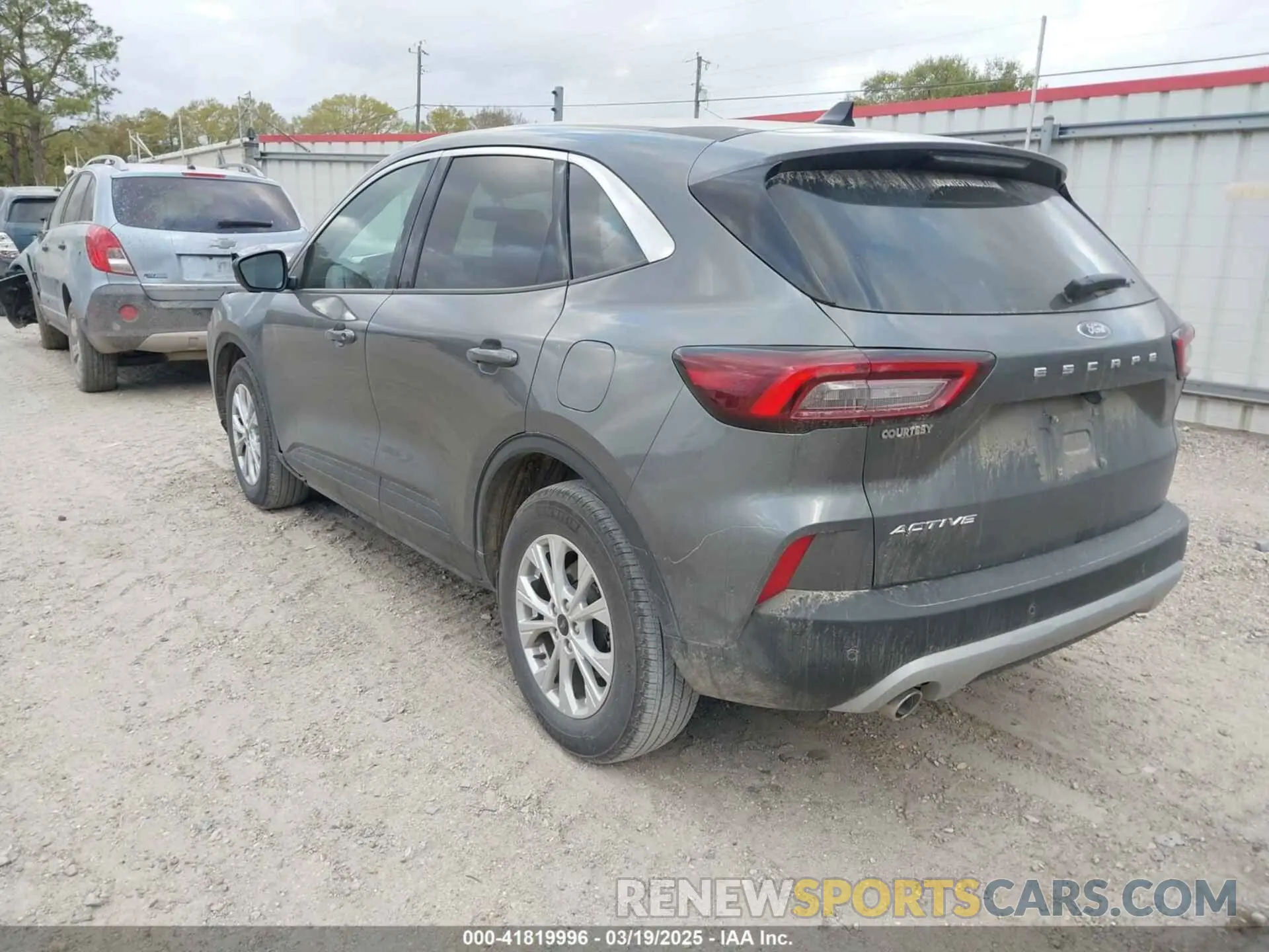 3 Photograph of a damaged car 1FMCU0GNXPUB12080 FORD ESCAPE 2023