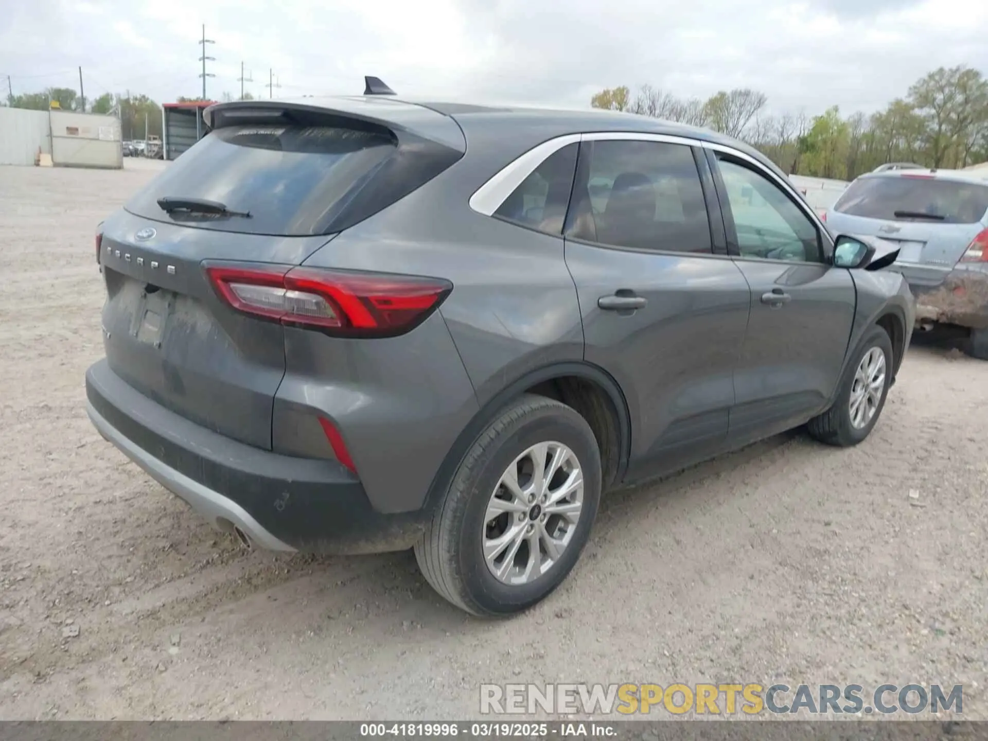 4 Photograph of a damaged car 1FMCU0GNXPUB12080 FORD ESCAPE 2023