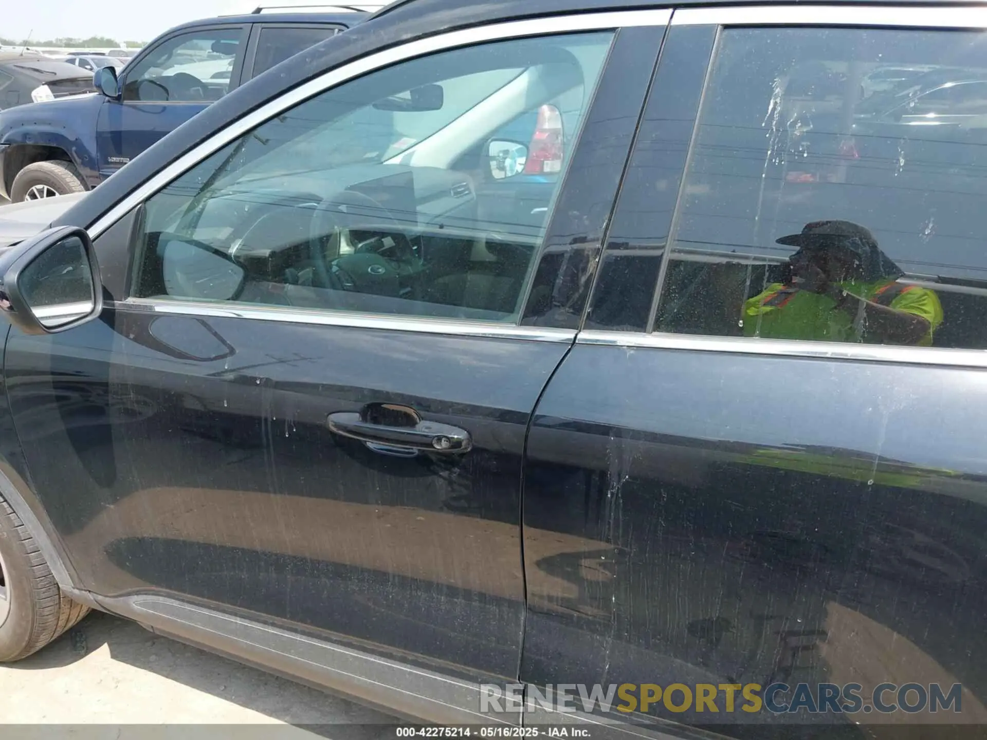 14 Photograph of a damaged car 1FMCU0JZXPUA30782 FORD ESCAPE 2023