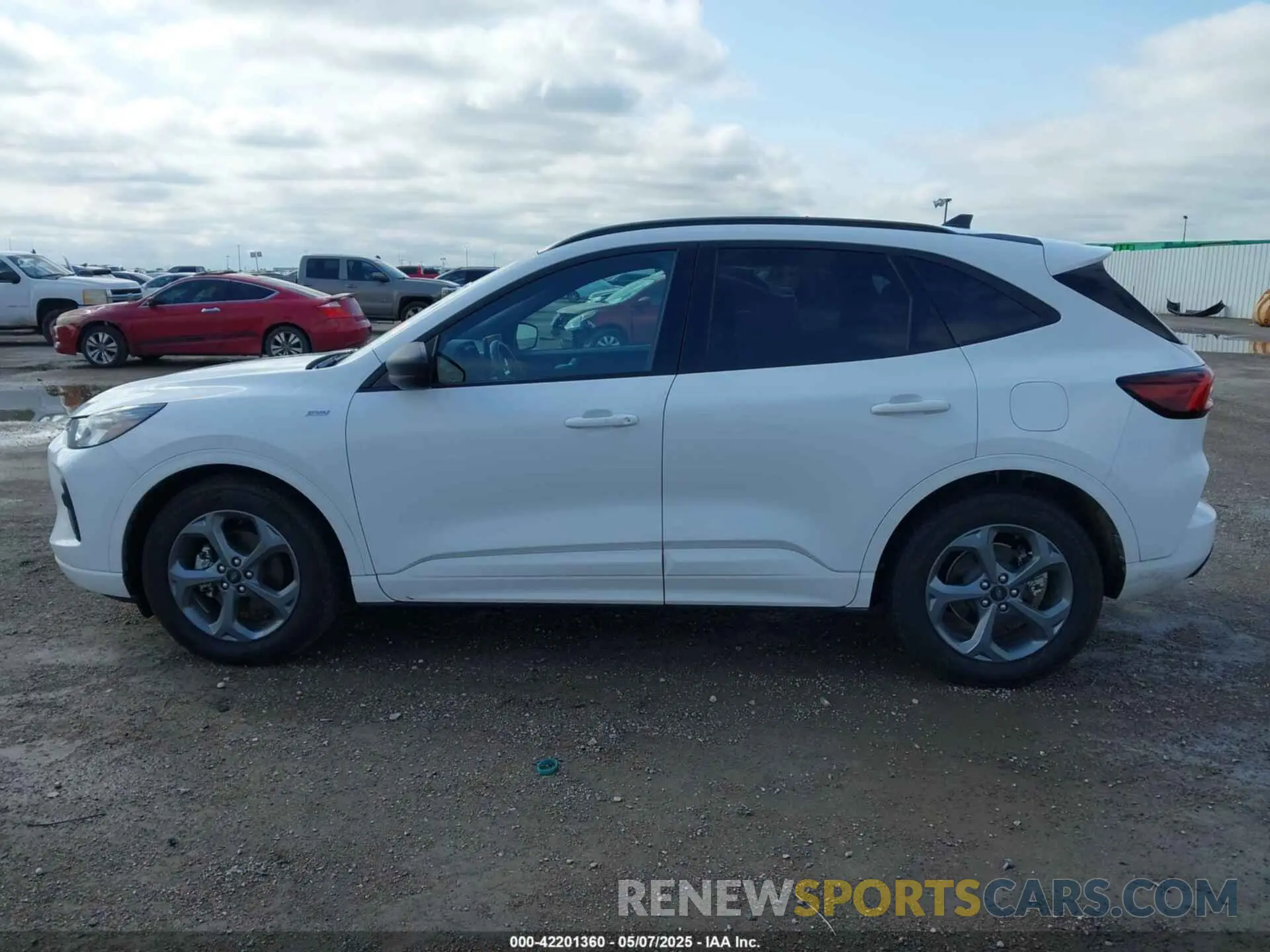 14 Фотография поврежденного автомобиля 1FMCU0MN4PUA70574 FORD ESCAPE 2023