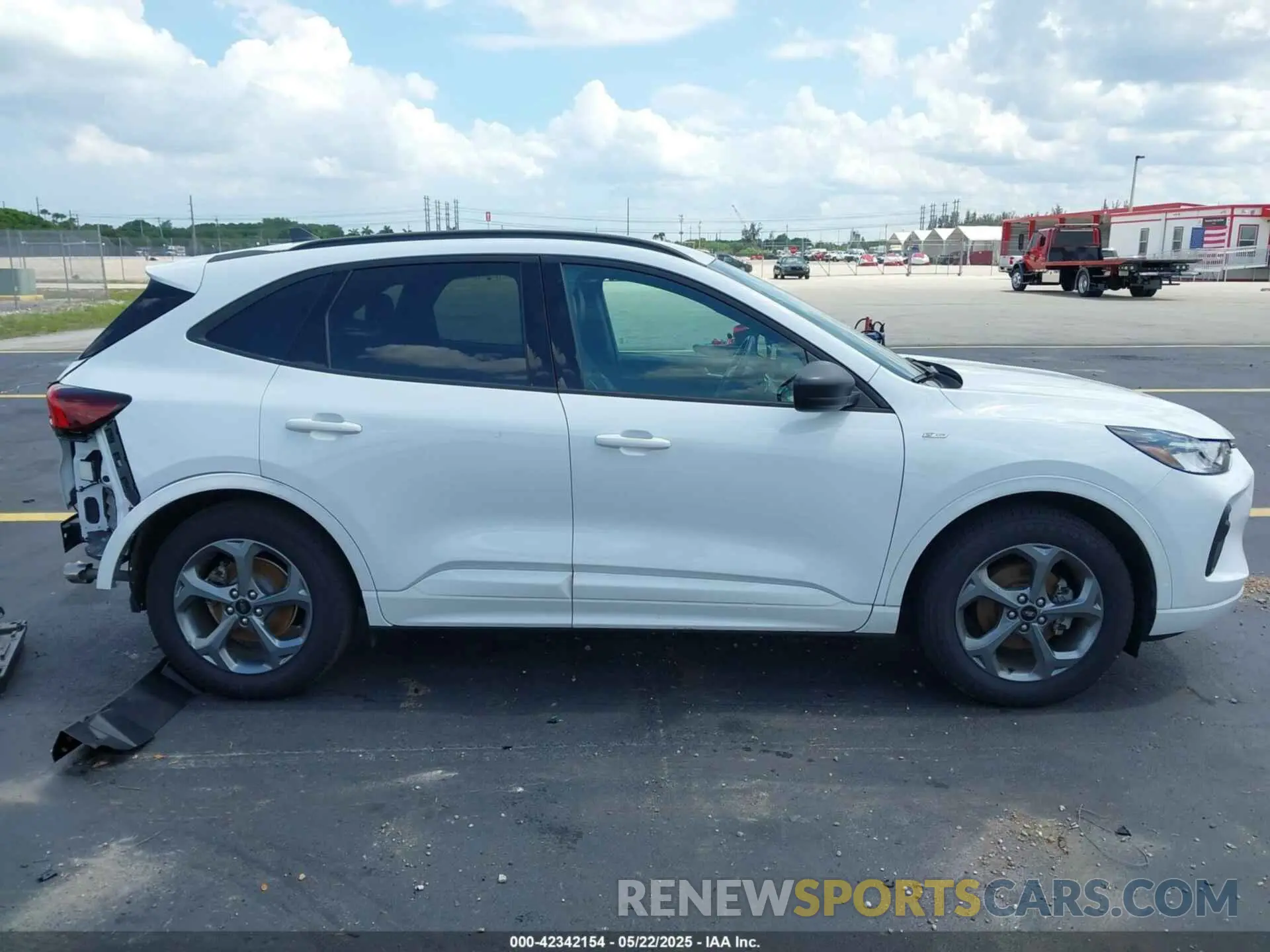 14 Photograph of a damaged car 1FMCU0MN6PUA59625 FORD ESCAPE 2023