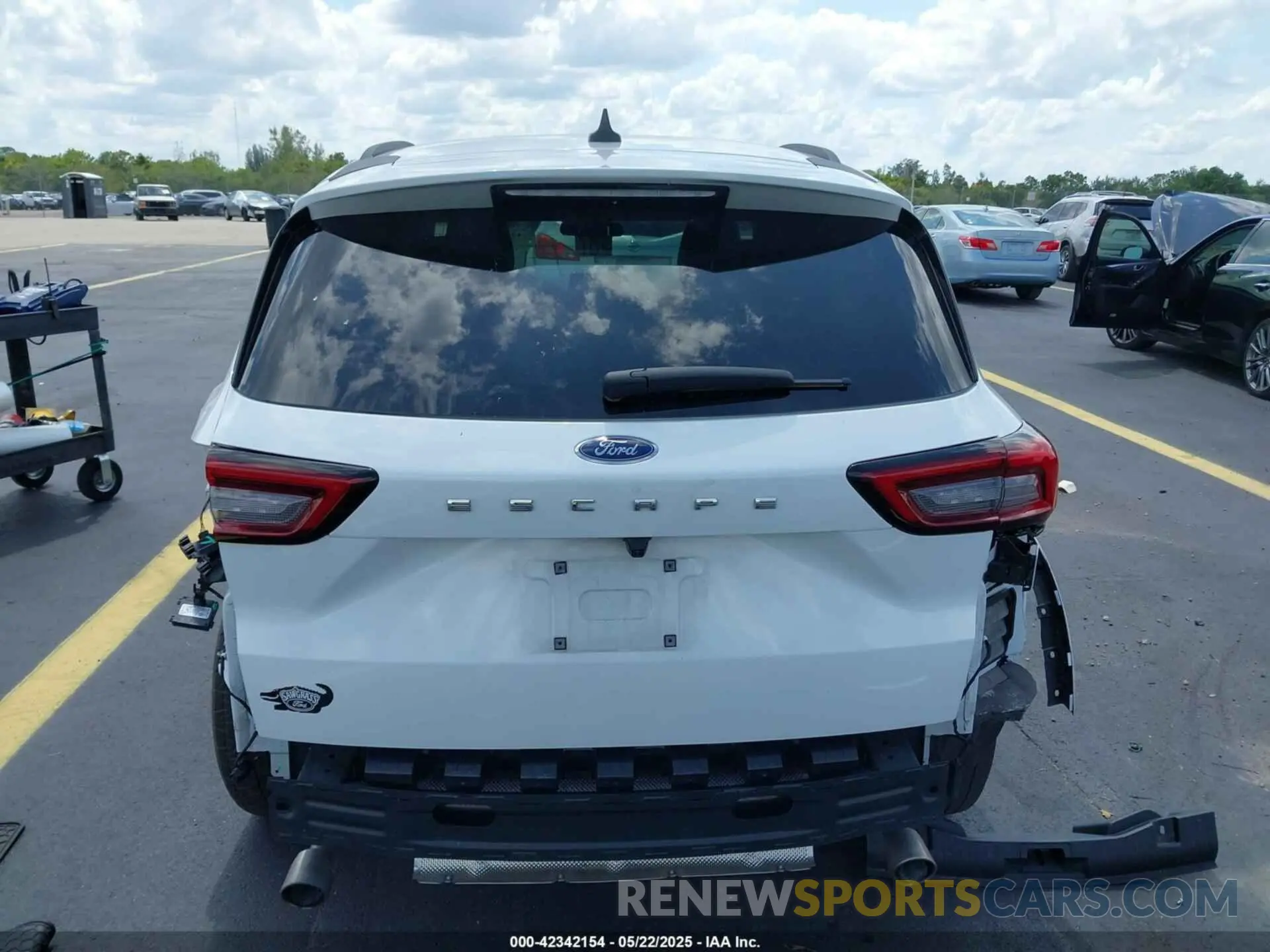 17 Photograph of a damaged car 1FMCU0MN6PUA59625 FORD ESCAPE 2023