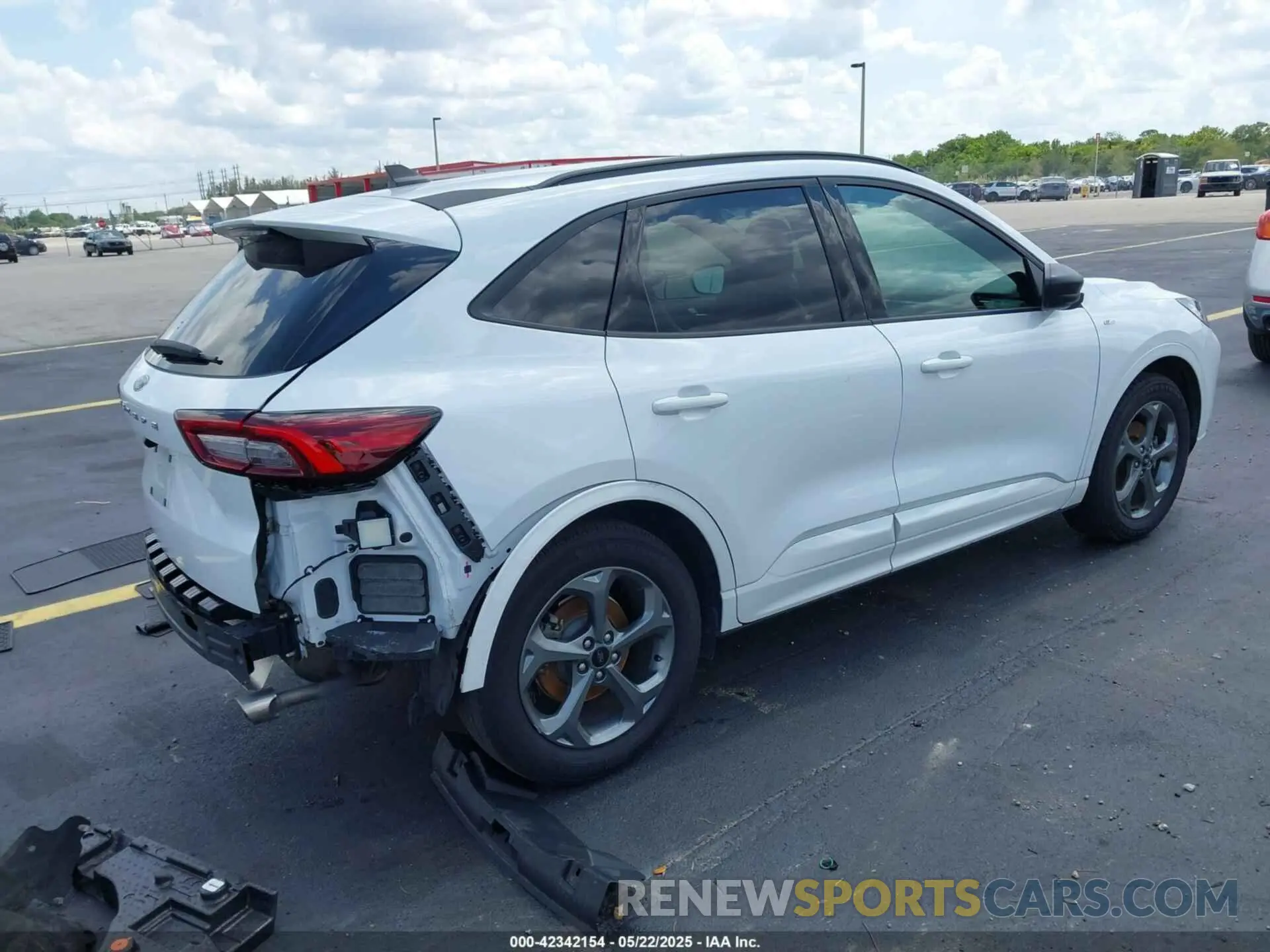 4 Photograph of a damaged car 1FMCU0MN6PUA59625 FORD ESCAPE 2023