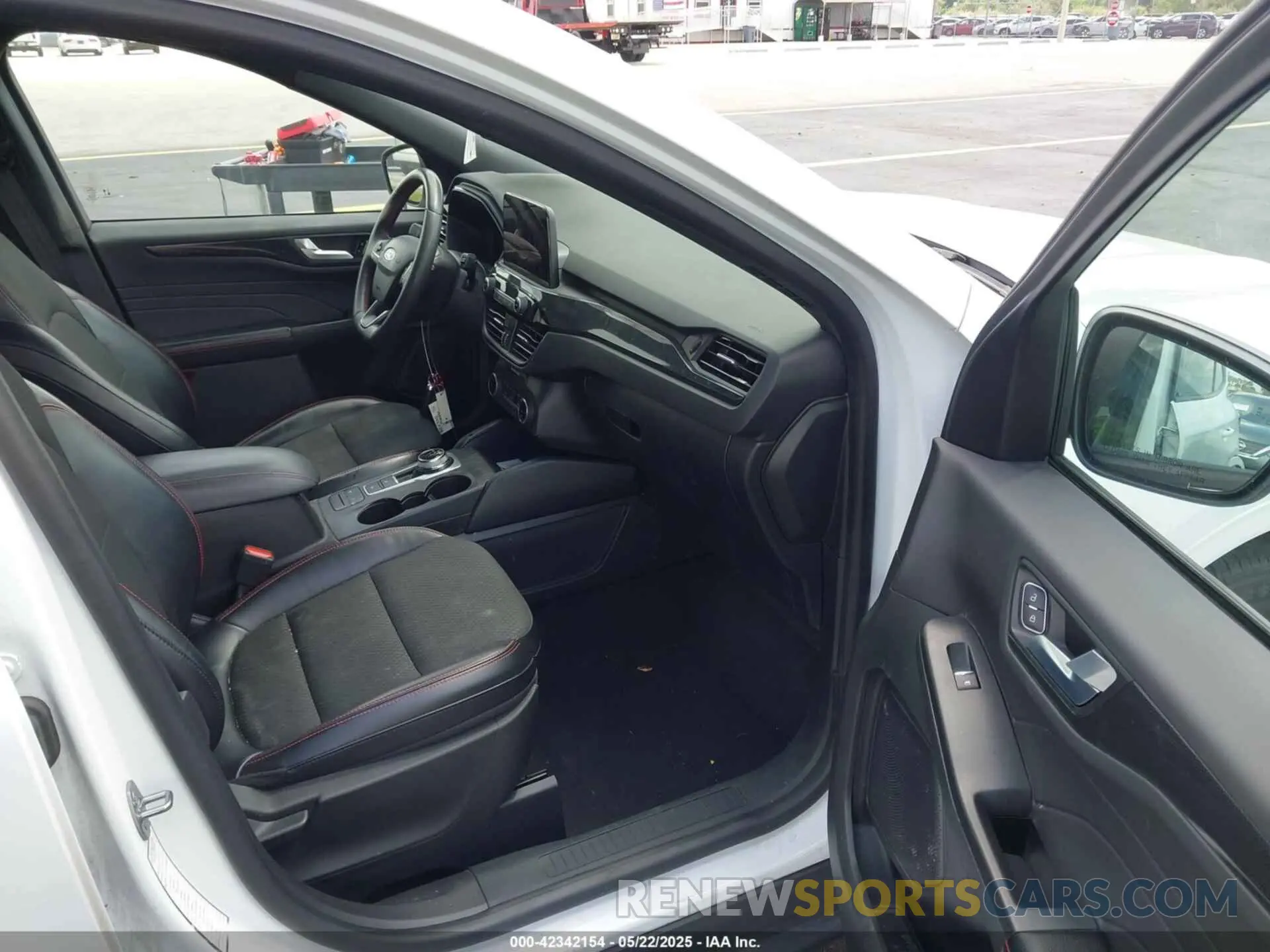 5 Photograph of a damaged car 1FMCU0MN6PUA59625 FORD ESCAPE 2023