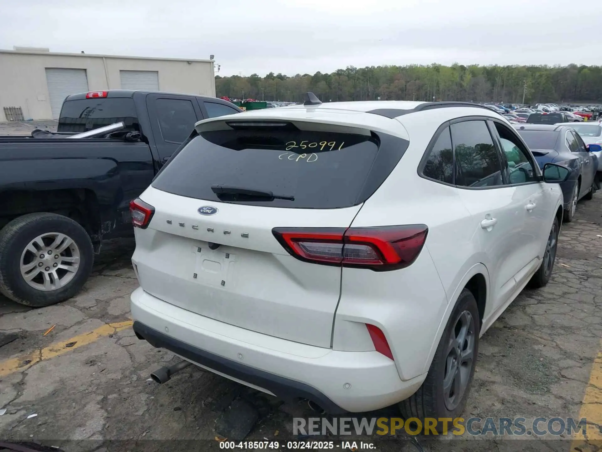 4 Фотография поврежденного автомобиля 1FMCU0MN6PUA90843 FORD ESCAPE 2023