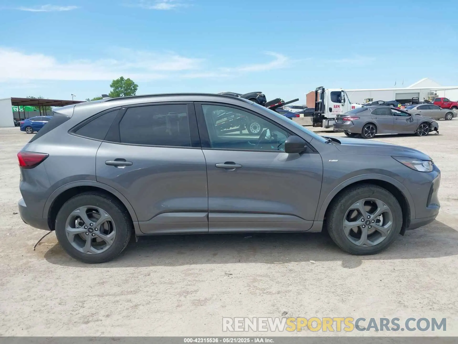 13 Photograph of a damaged car 1FMCU0MNXPUA52614 FORD ESCAPE 2023