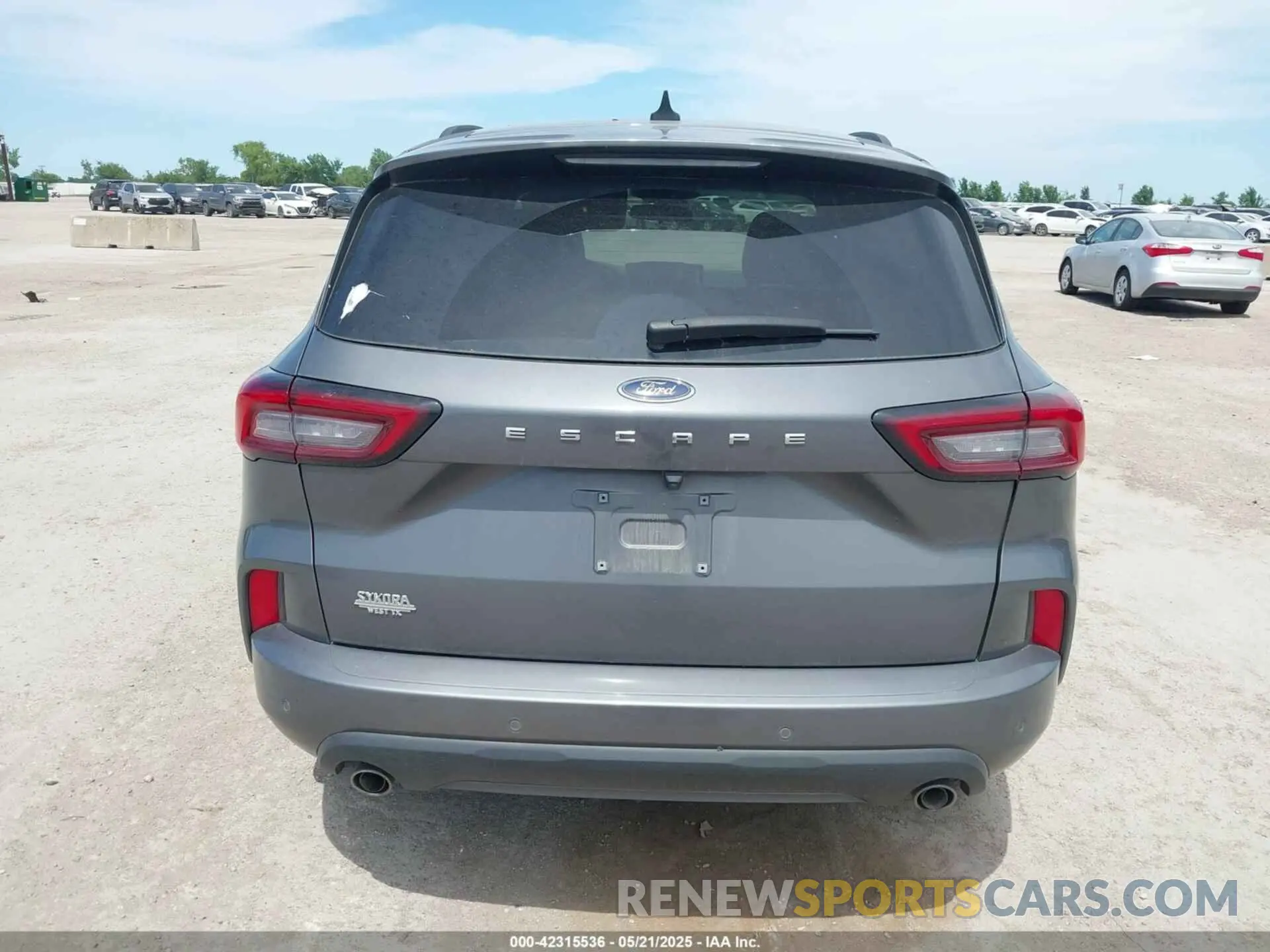 16 Photograph of a damaged car 1FMCU0MNXPUA52614 FORD ESCAPE 2023
