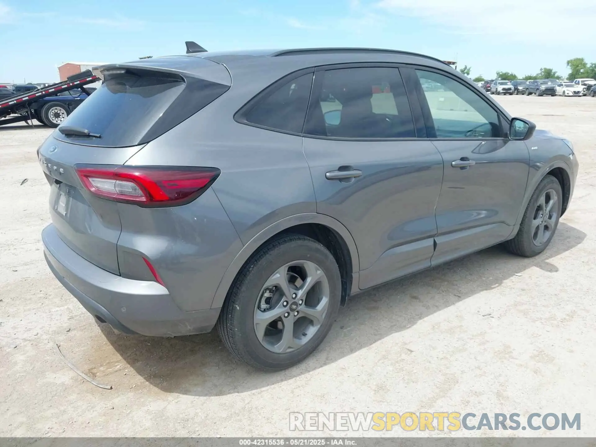 4 Photograph of a damaged car 1FMCU0MNXPUA52614 FORD ESCAPE 2023