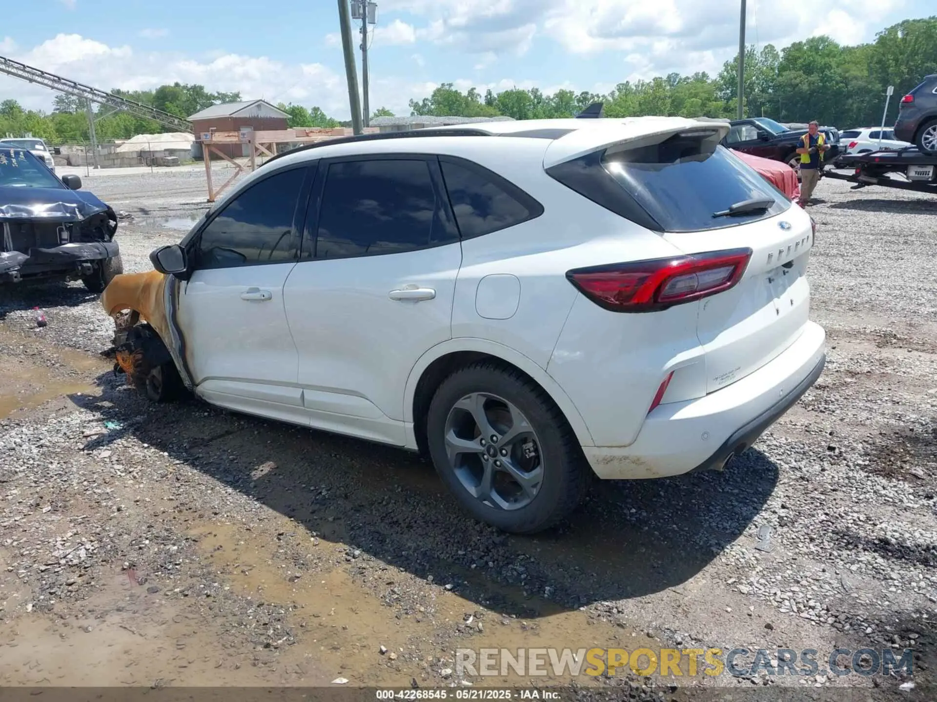 3 Photograph of a damaged car 1FMCU0MNXPUB20734 FORD ESCAPE 2023