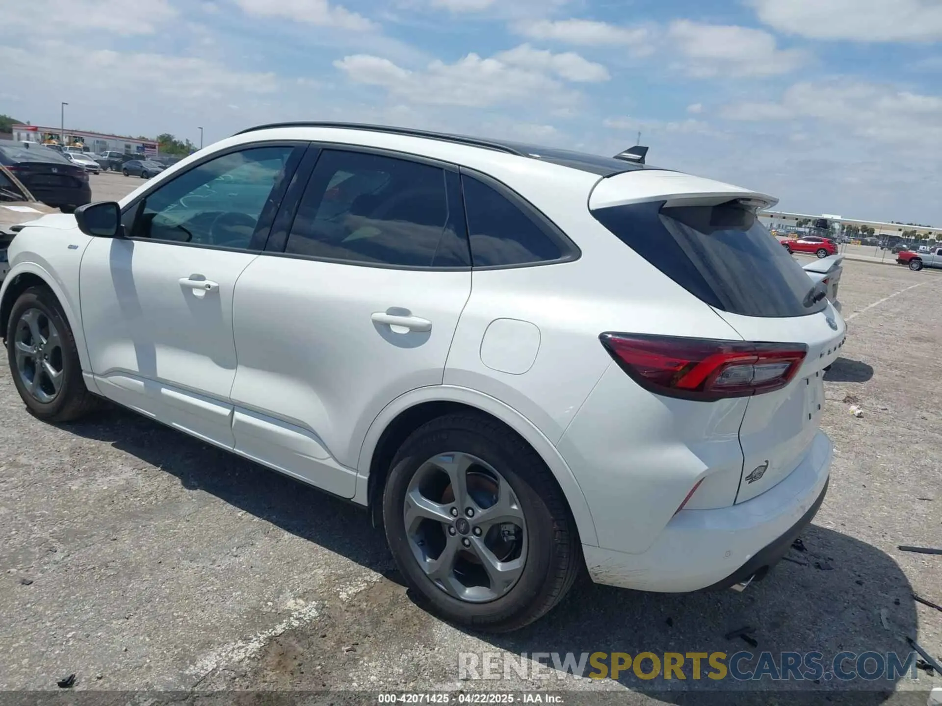 3 Фотография поврежденного автомобиля 1FMCU0MNXPUB45343 FORD ESCAPE 2023