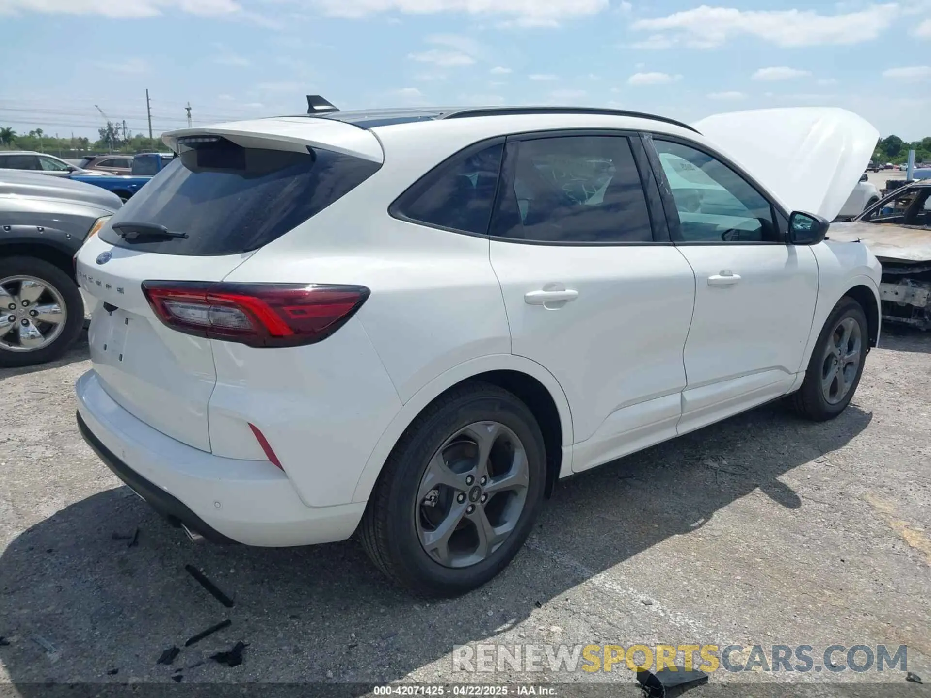 4 Фотография поврежденного автомобиля 1FMCU0MNXPUB45343 FORD ESCAPE 2023