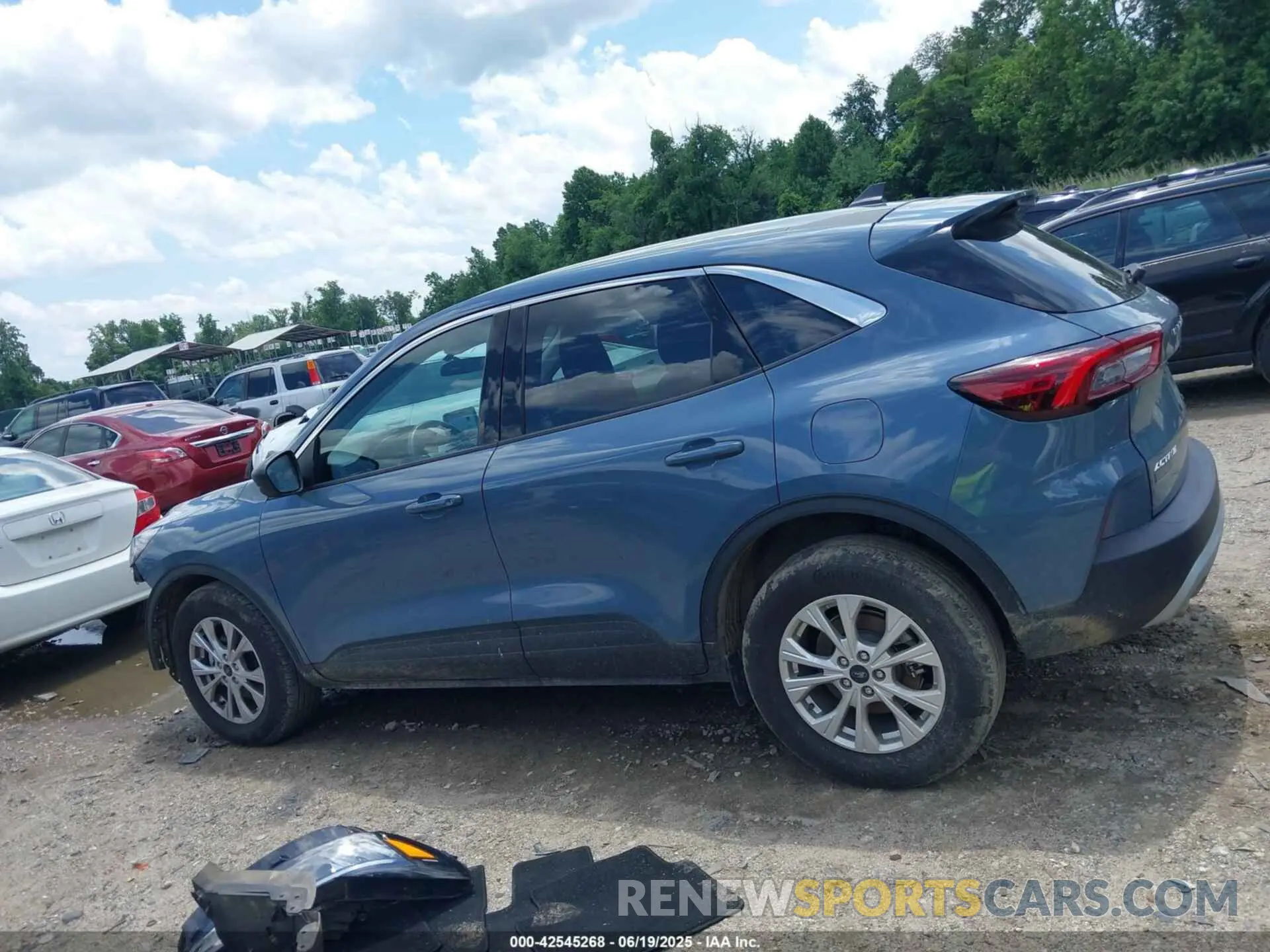 15 Photograph of a damaged car 1FMCU9GN0PUA11716 FORD ESCAPE 2023