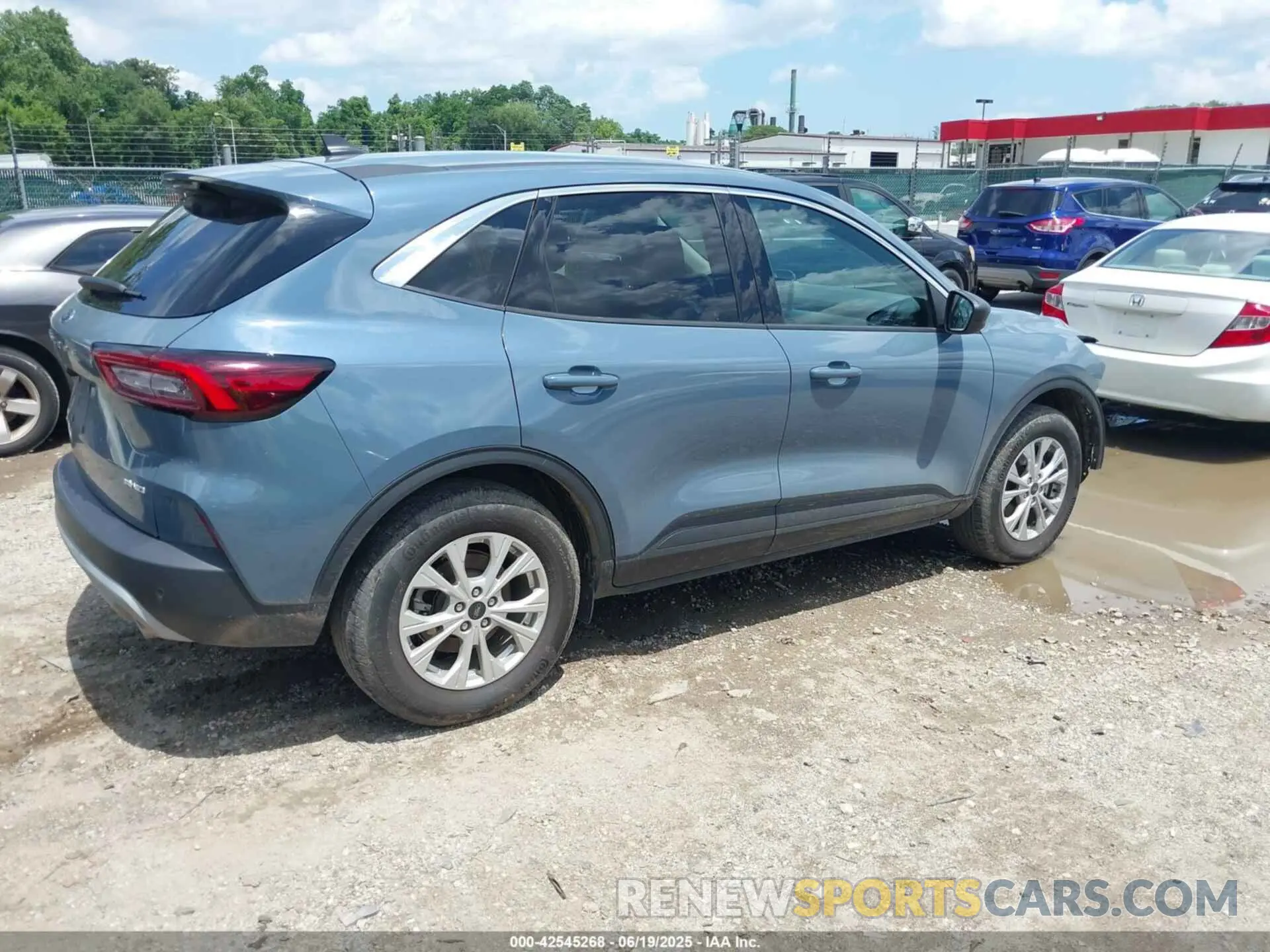 4 Photograph of a damaged car 1FMCU9GN0PUA11716 FORD ESCAPE 2023