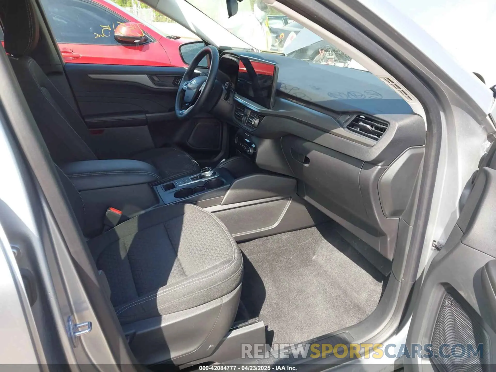 5 Фотография поврежденного автомобиля 1FMCU9GN0PUA51875 FORD ESCAPE 2023