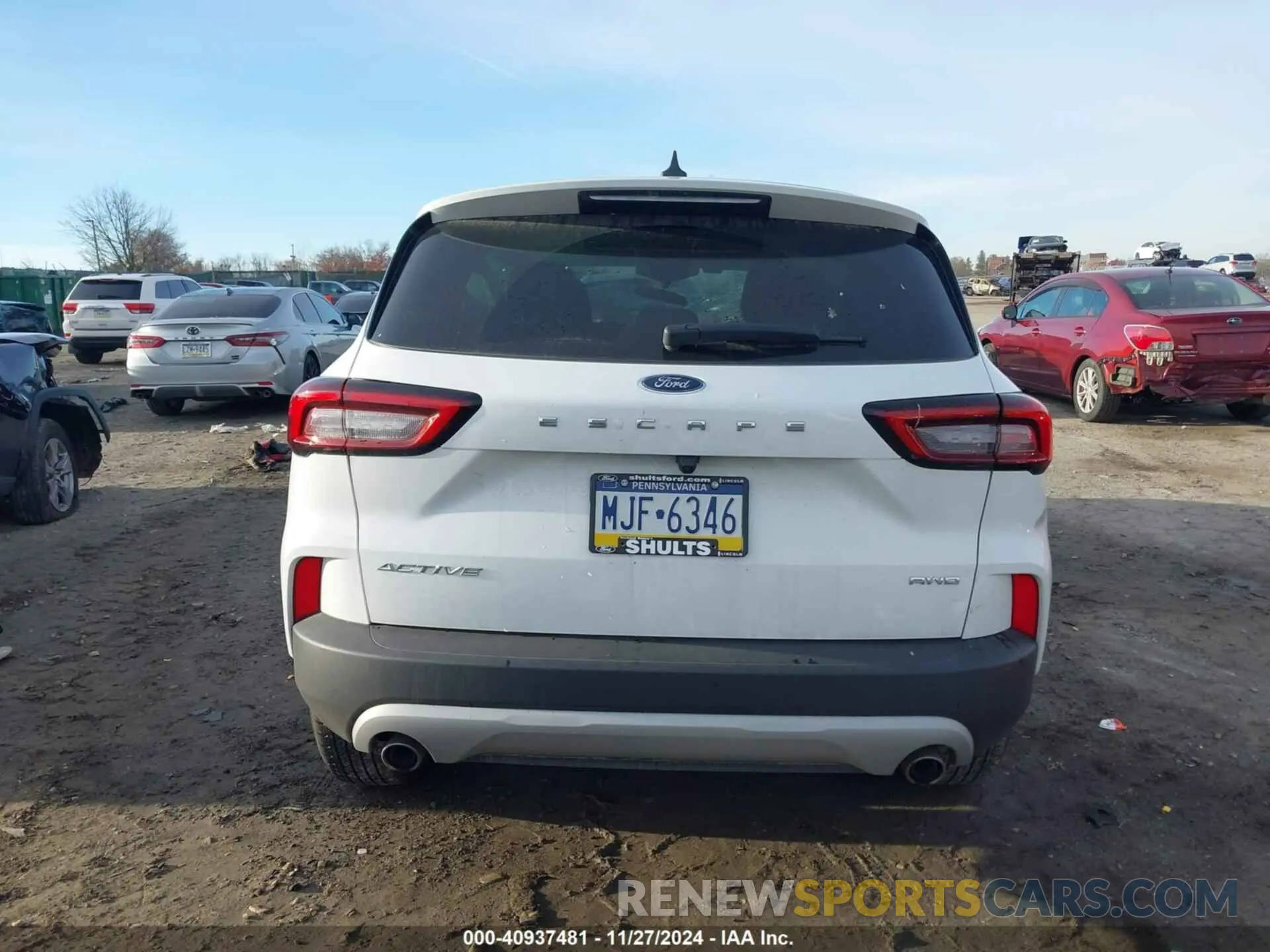 15 Photograph of a damaged car 1FMCU9GN0PUB29281 FORD ESCAPE 2023