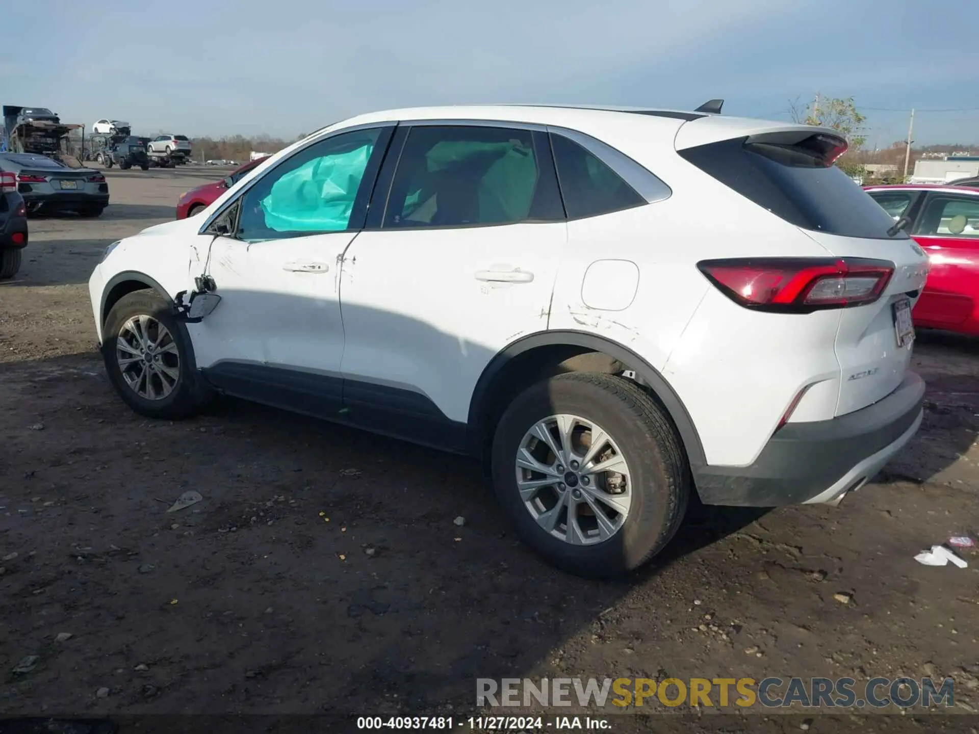 3 Photograph of a damaged car 1FMCU9GN0PUB29281 FORD ESCAPE 2023