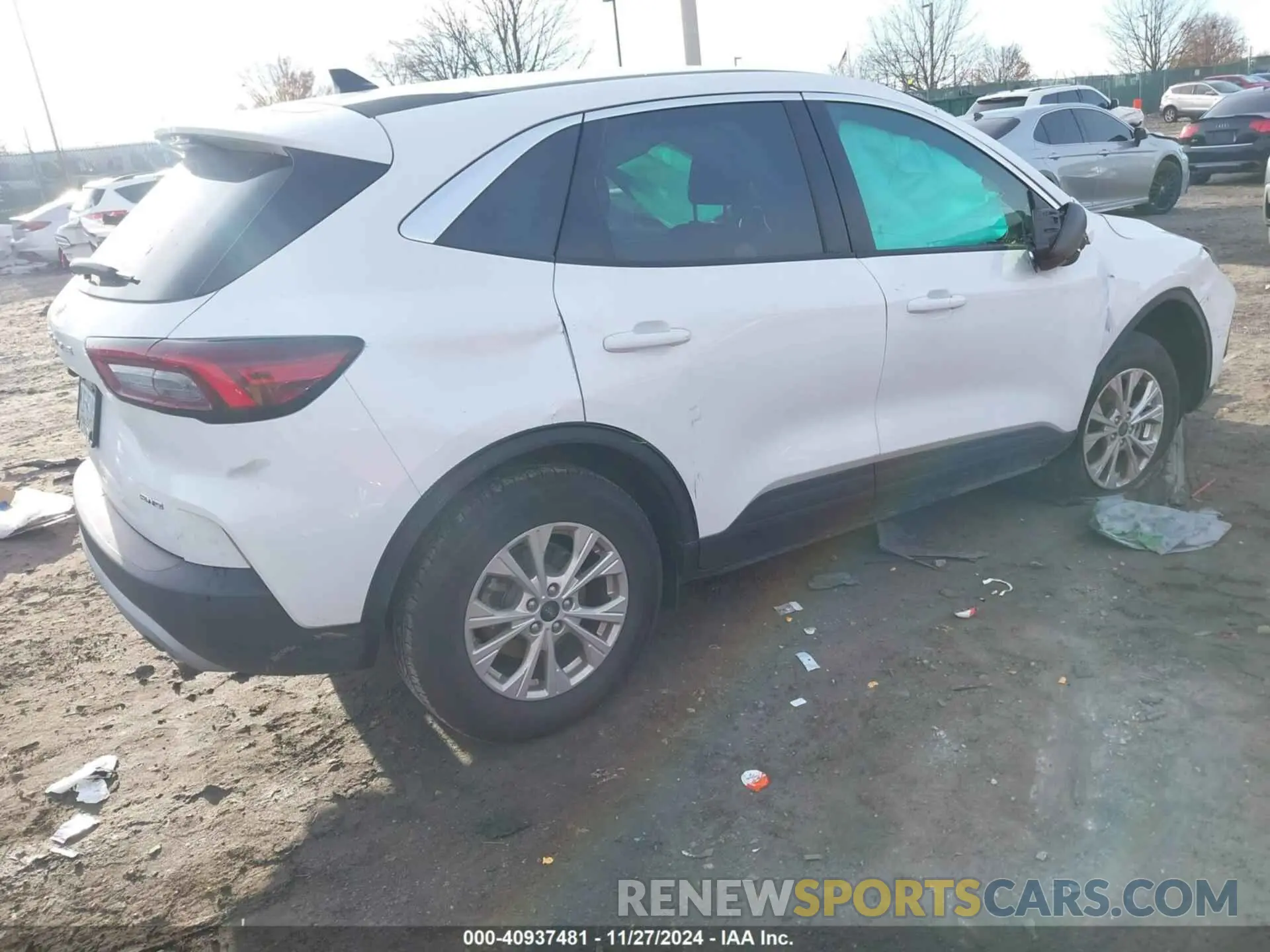 4 Photograph of a damaged car 1FMCU9GN0PUB29281 FORD ESCAPE 2023
