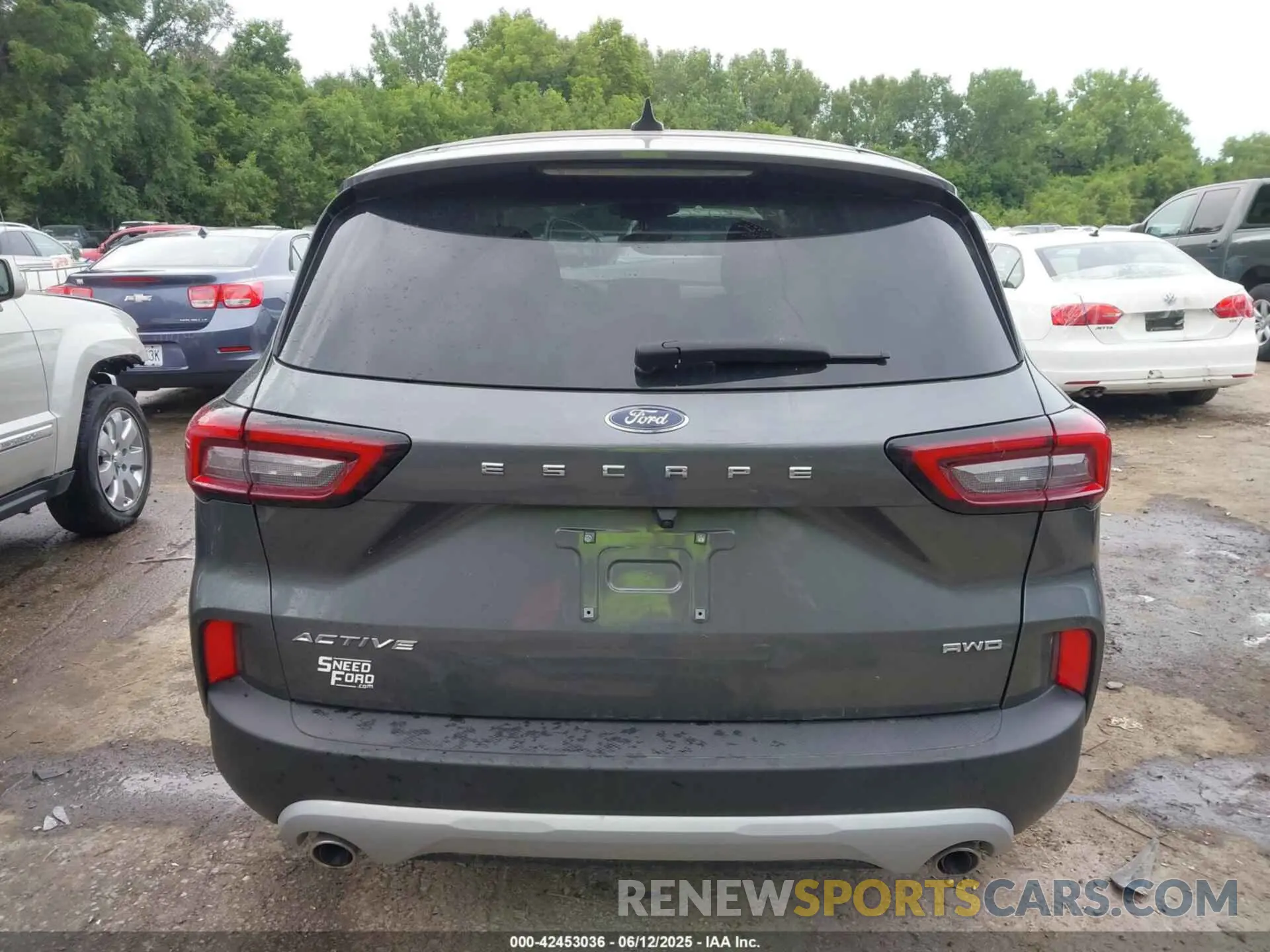 17 Photograph of a damaged car 1FMCU9GN2PUA38321 FORD ESCAPE 2023