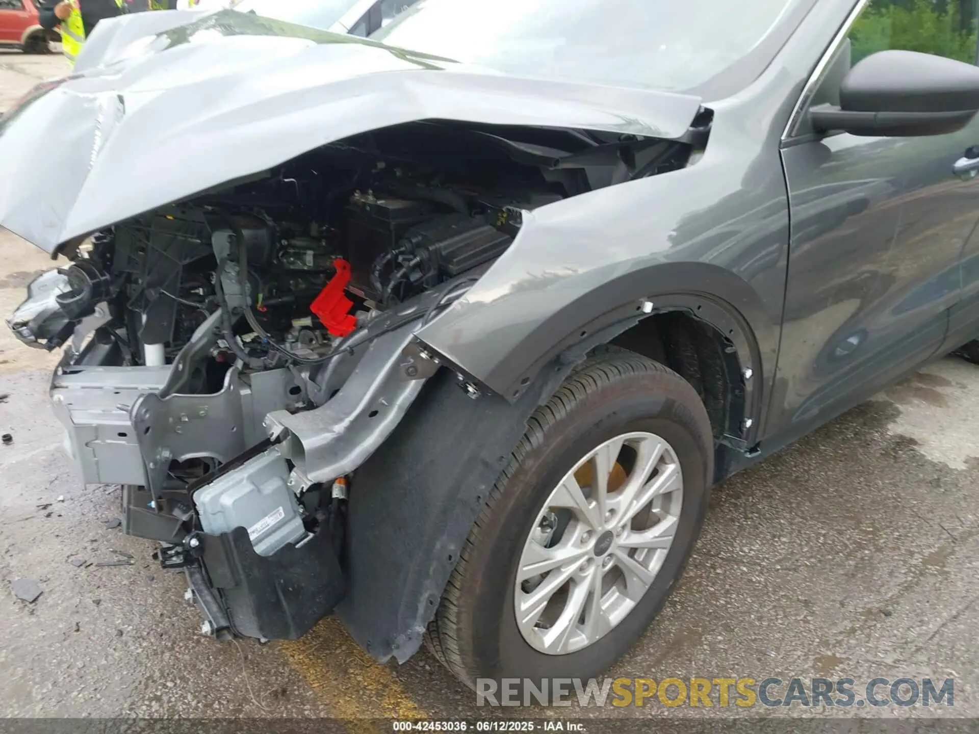 19 Photograph of a damaged car 1FMCU9GN2PUA38321 FORD ESCAPE 2023