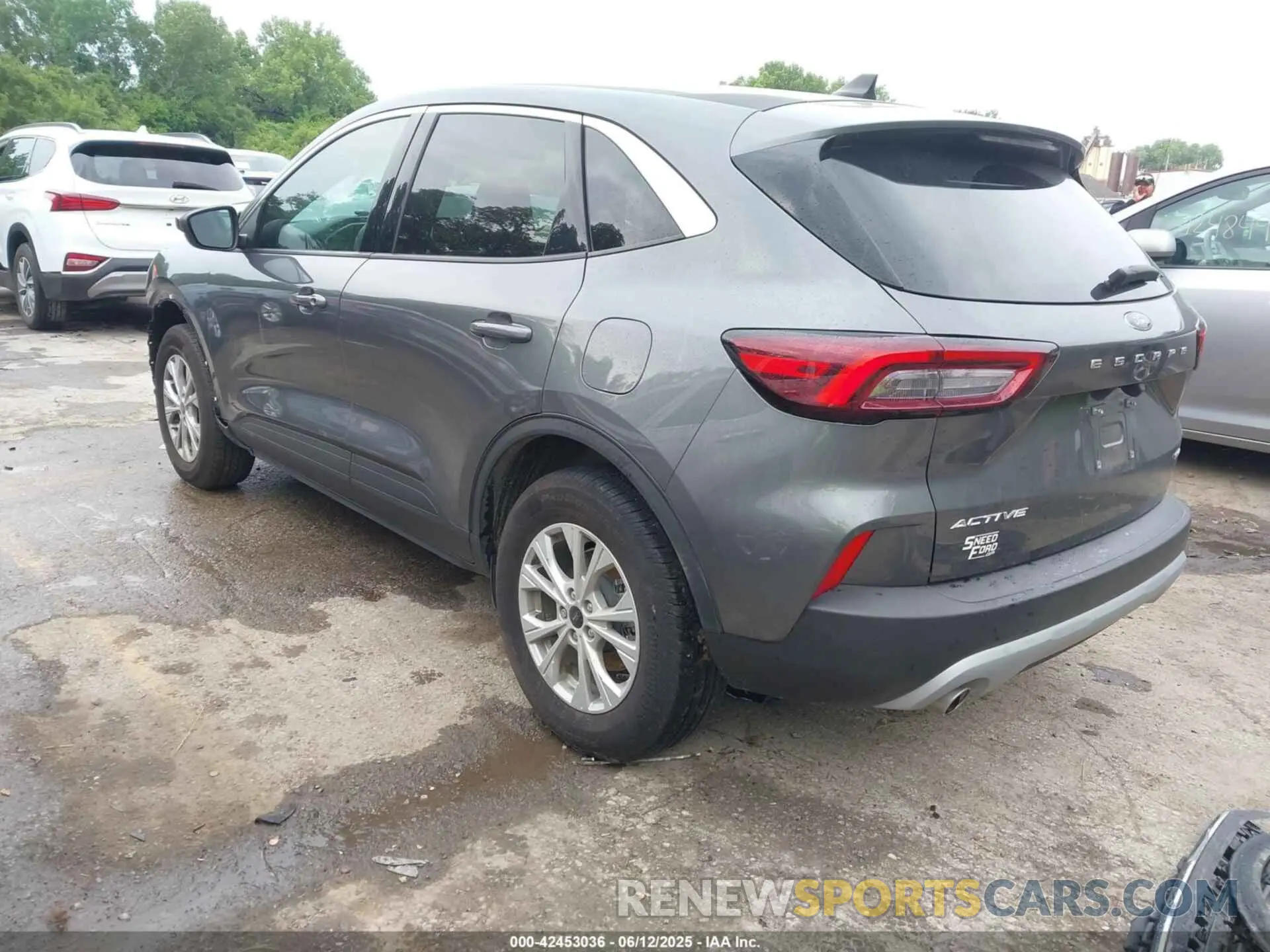 3 Photograph of a damaged car 1FMCU9GN2PUA38321 FORD ESCAPE 2023
