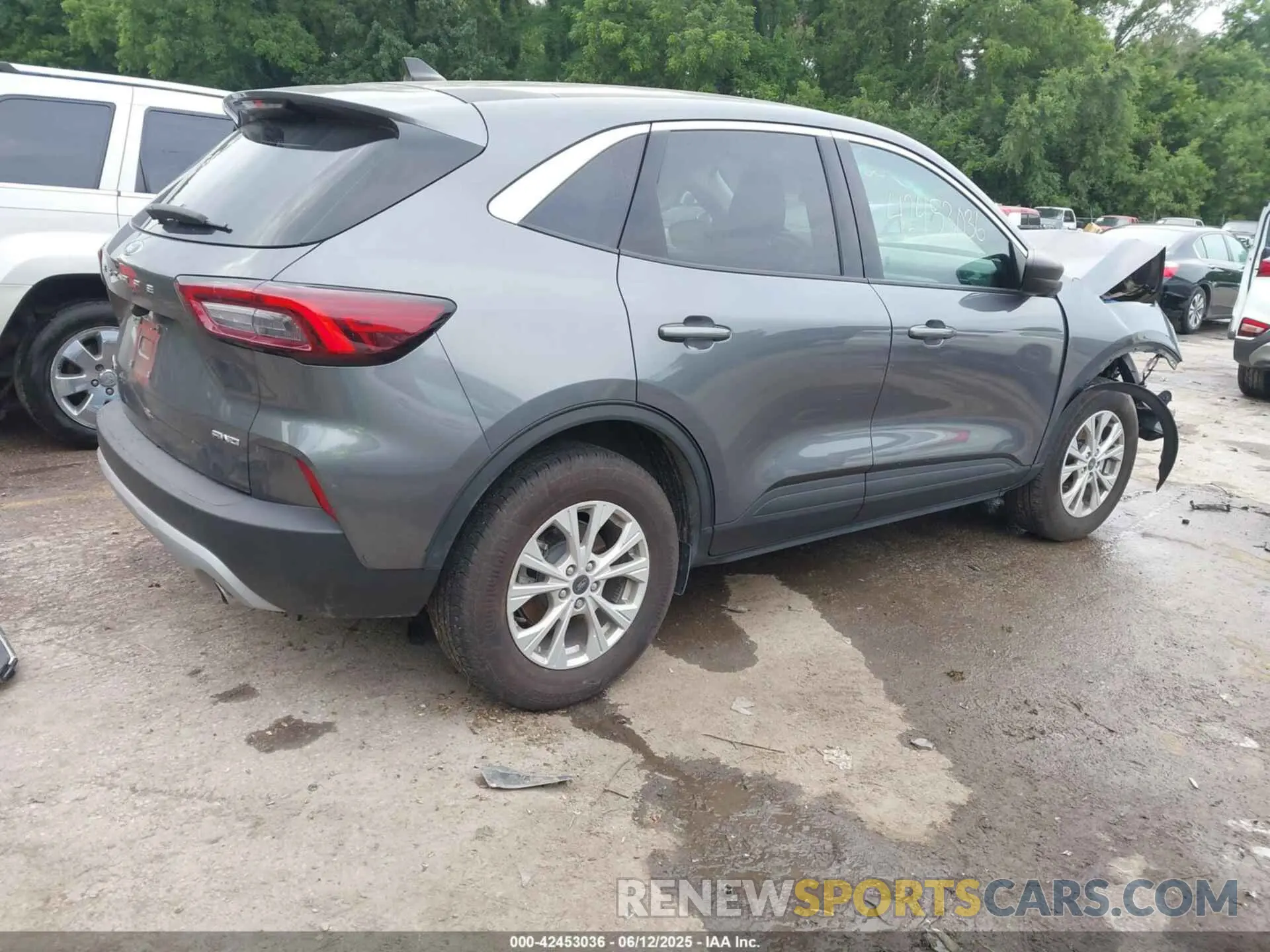 4 Photograph of a damaged car 1FMCU9GN2PUA38321 FORD ESCAPE 2023