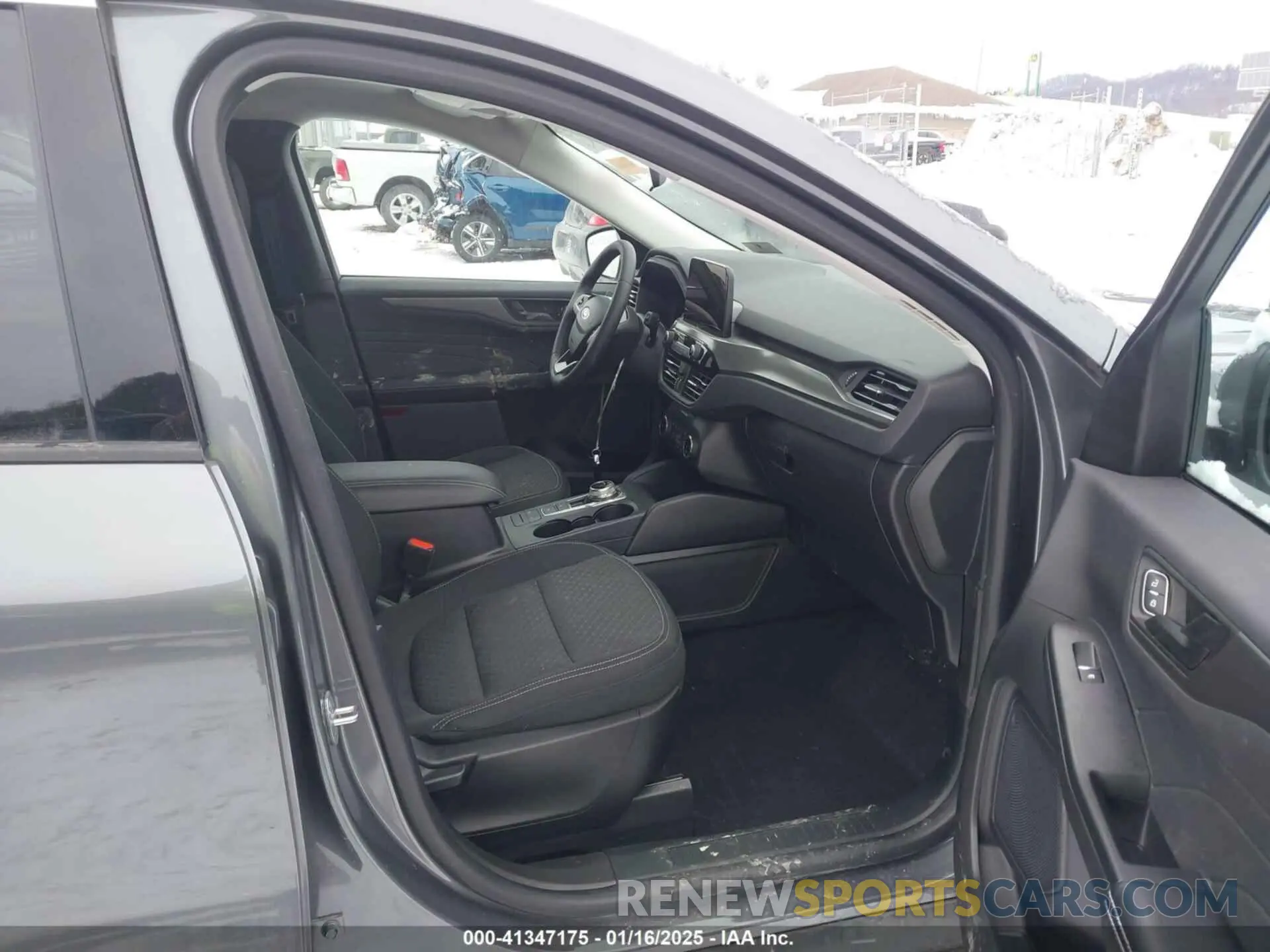 5 Фотография поврежденного автомобиля 1FMCU9GN3PUA64717 FORD ESCAPE 2023