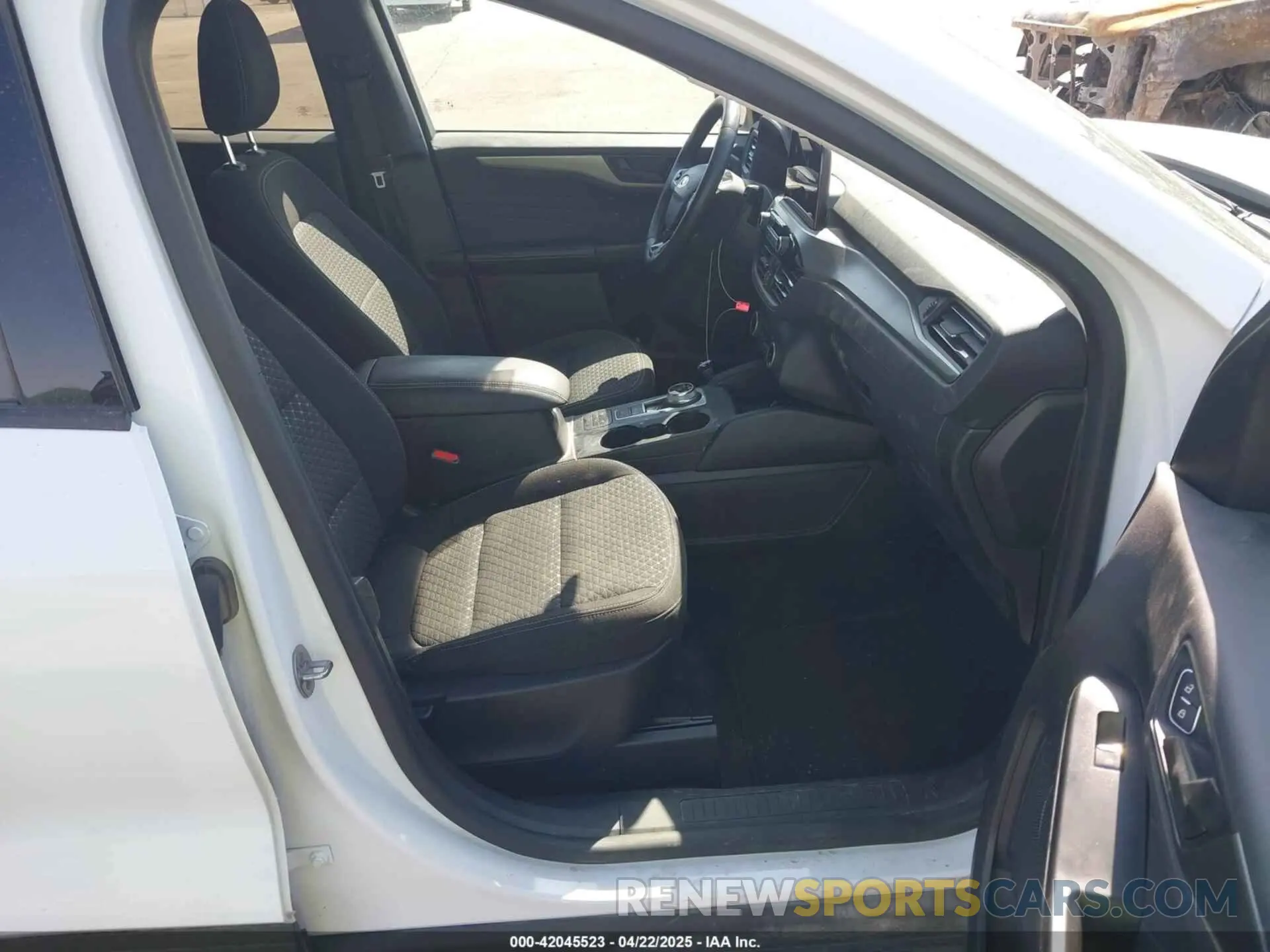 5 Фотография поврежденного автомобиля 1FMCU9GN7PUA34362 FORD ESCAPE 2023