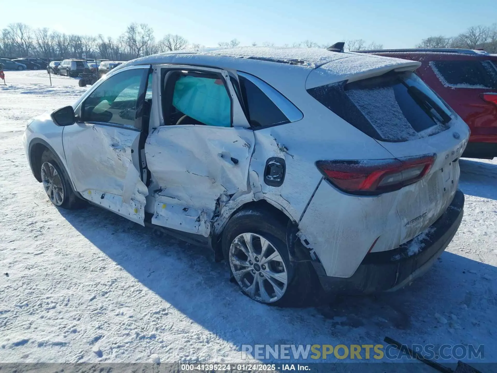 3 Фотография поврежденного автомобиля 1FMCU9GN7PUB42996 FORD ESCAPE 2023