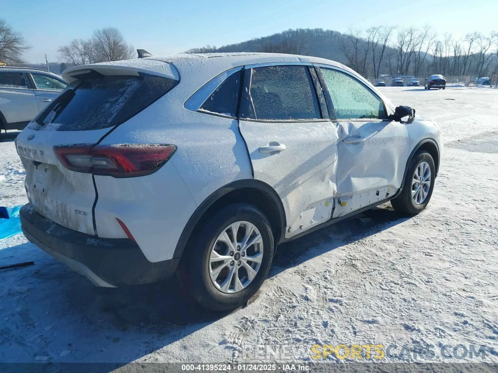 4 Фотография поврежденного автомобиля 1FMCU9GN7PUB42996 FORD ESCAPE 2023