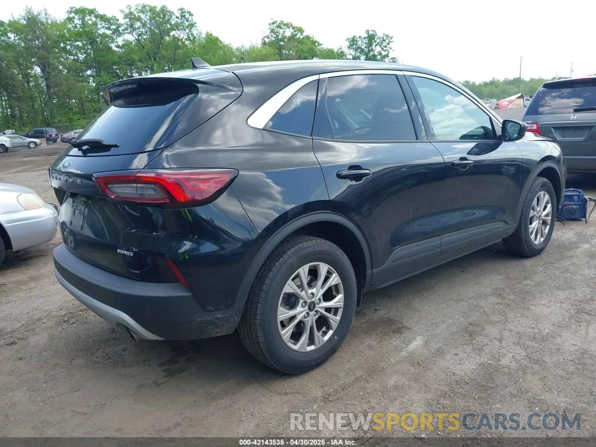 4 Фотография поврежденного автомобиля 1FMCU9GN8PUA11513 FORD ESCAPE 2023