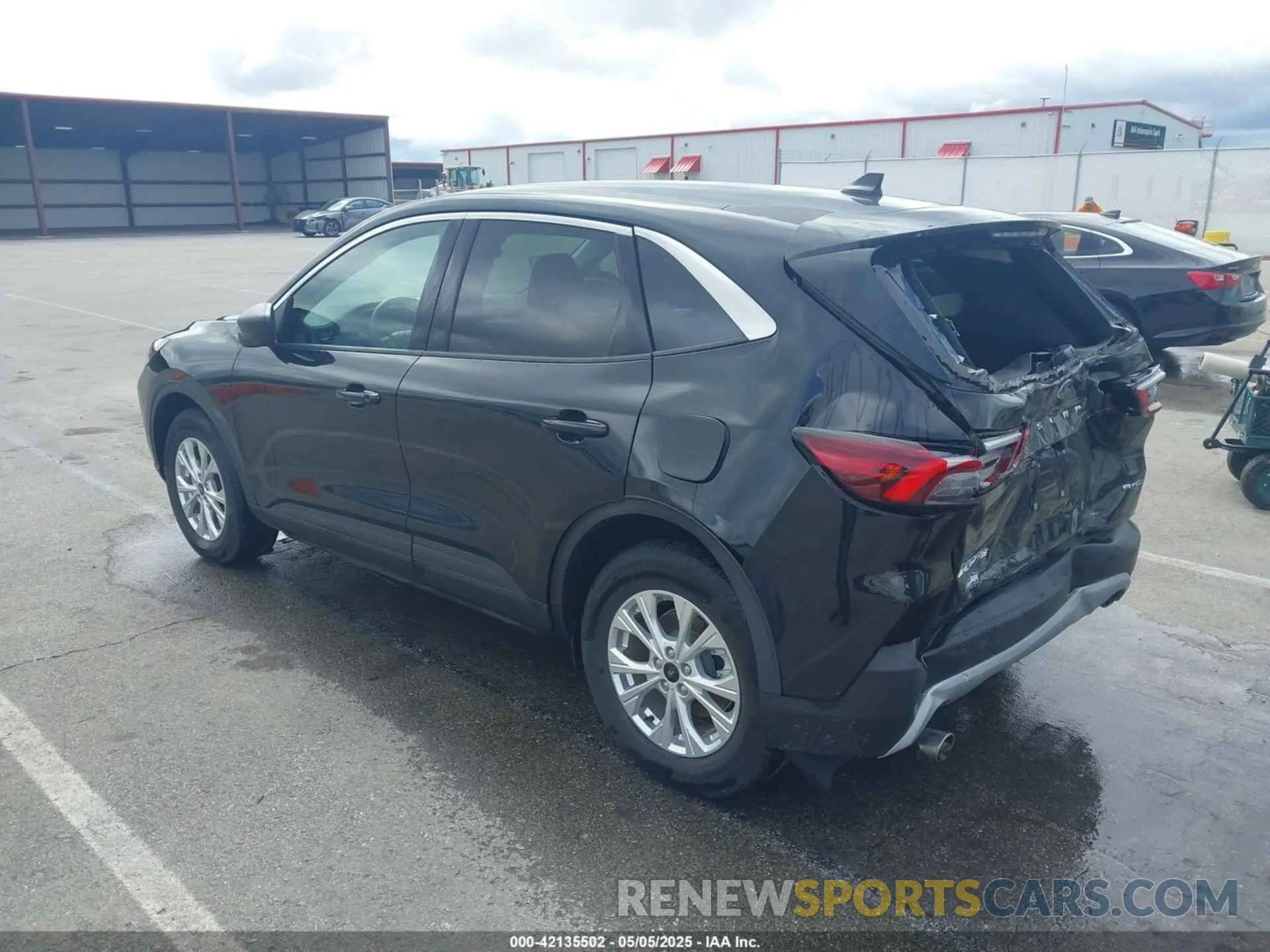 3 Фотография поврежденного автомобиля 1FMCU9GN9PUB16383 FORD ESCAPE 2023