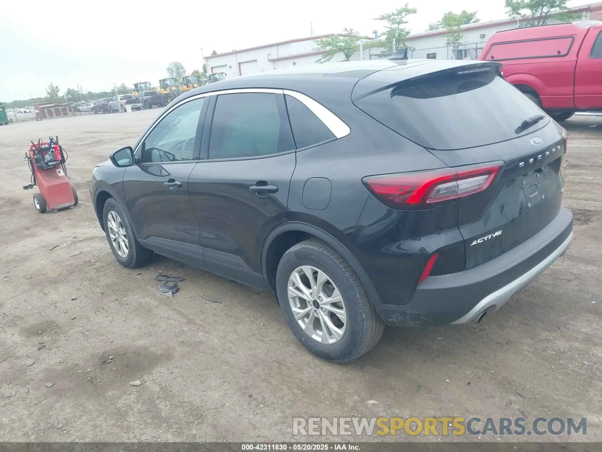 3 Фотография поврежденного автомобиля 1FMCU9GN9PUB17792 FORD ESCAPE 2023
