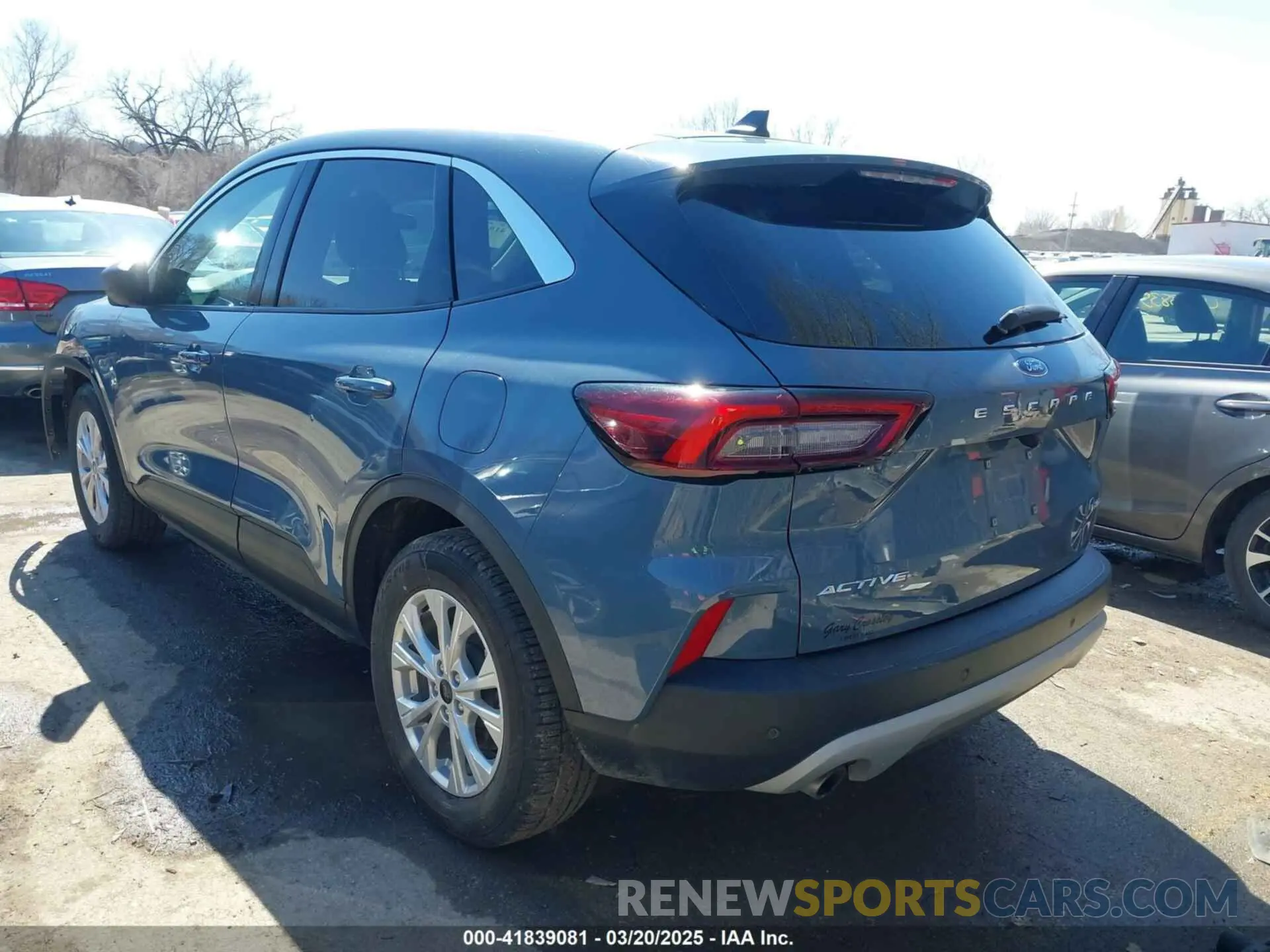 3 Фотография поврежденного автомобиля 1FMCU9GNXPUA13909 FORD ESCAPE 2023