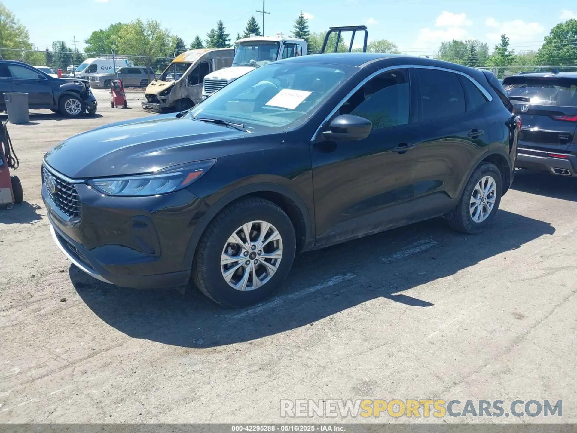 2 Фотография поврежденного автомобиля 1FMCU9GNXPUA52421 FORD ESCAPE 2023