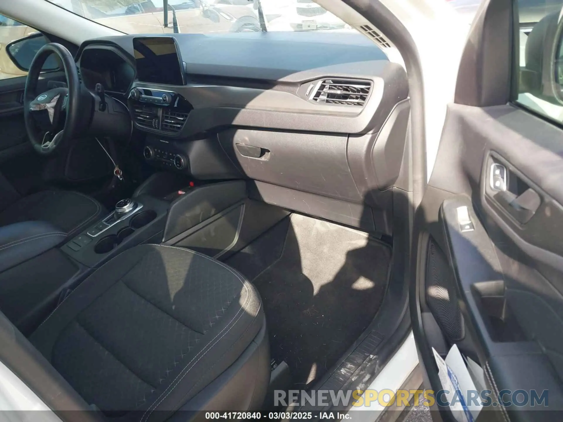 5 Фотография поврежденного автомобиля 1FMCU9GNXPUB27618 FORD ESCAPE 2023