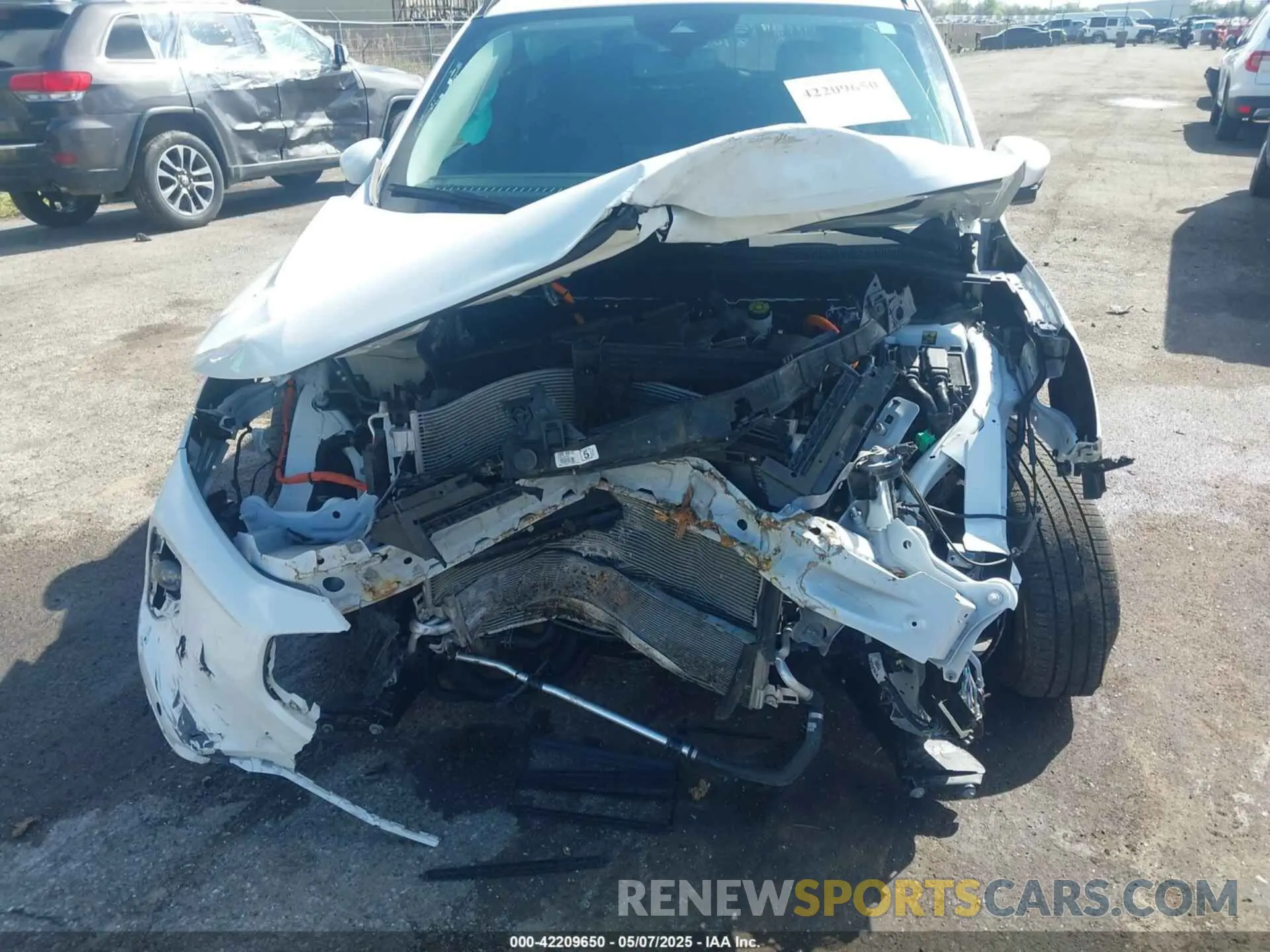 6 Photograph of a damaged car 1FMCU9JZ4PUA28708 FORD ESCAPE 2023