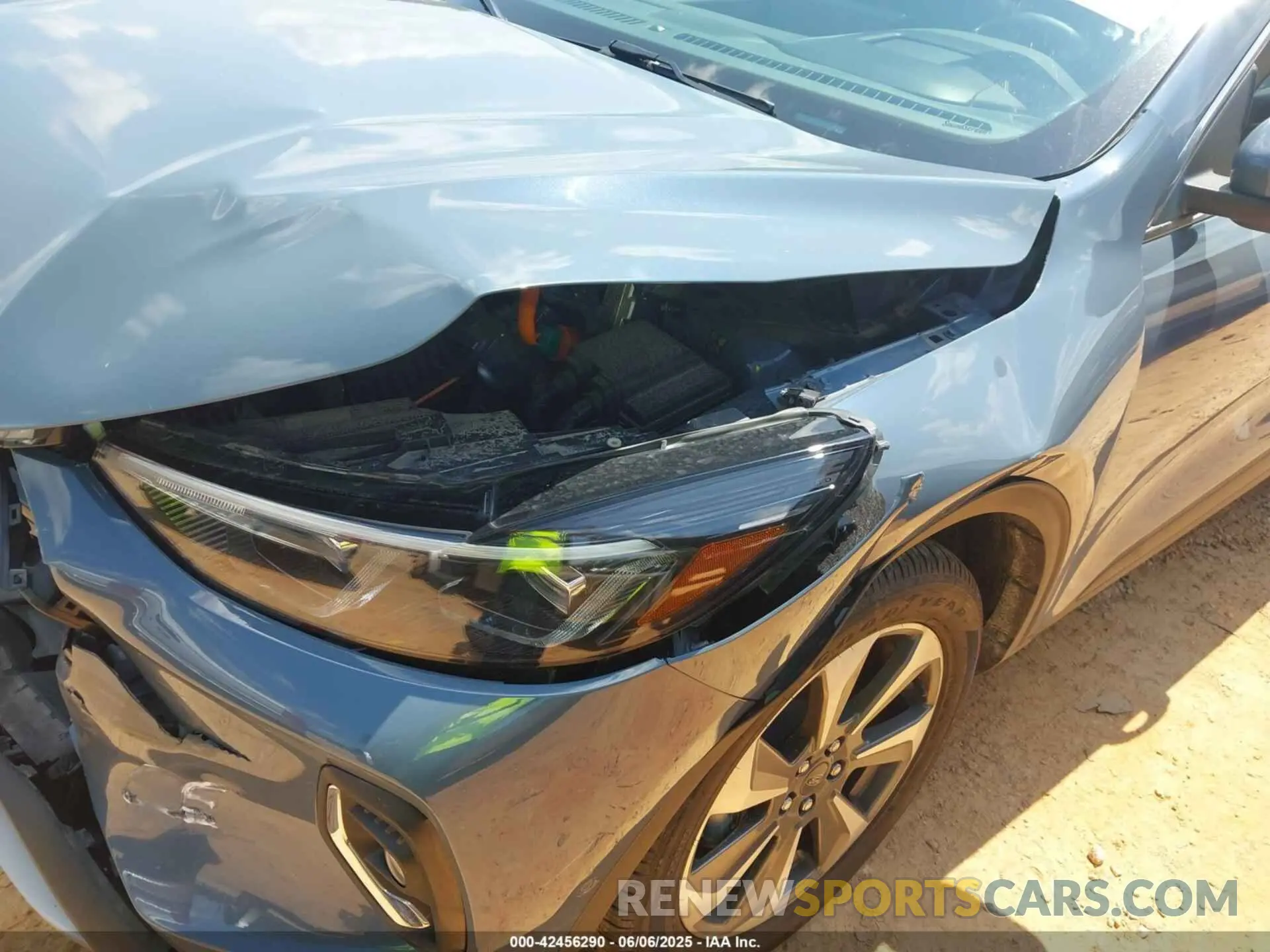 18 Photograph of a damaged car 1FMCU9JZXPUA07779 FORD ESCAPE 2023