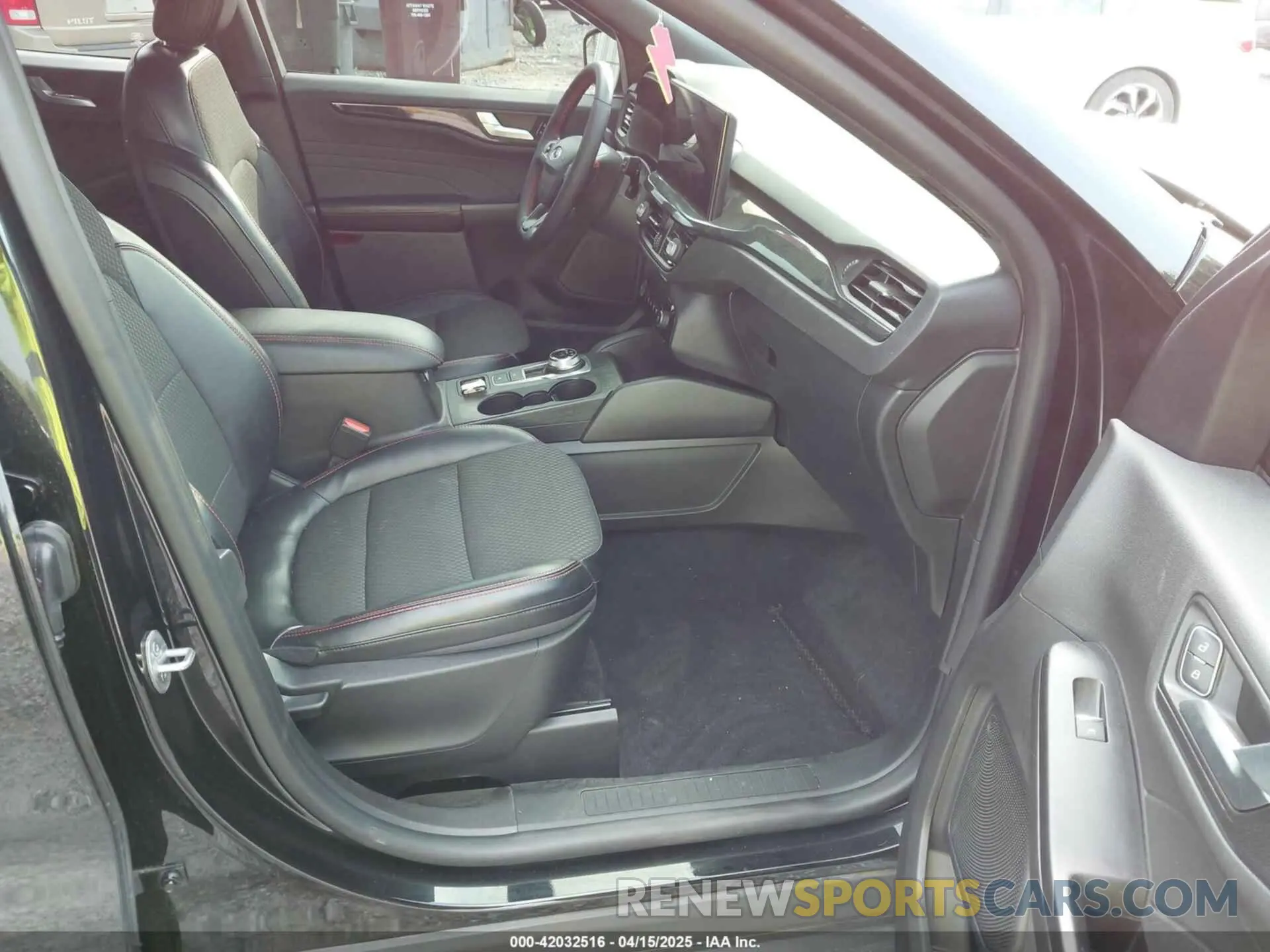 5 Photograph of a damaged car 1FMCU9MN0PUA89501 FORD ESCAPE 2023