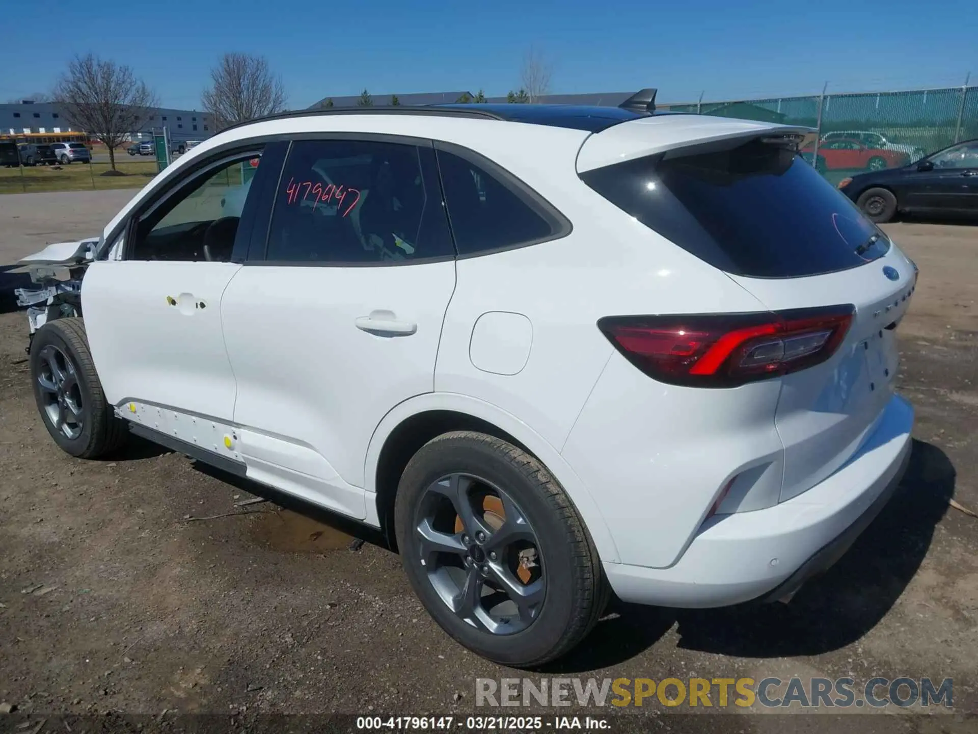 3 Фотография поврежденного автомобиля 1FMCU9MN1PUA75350 FORD ESCAPE 2023