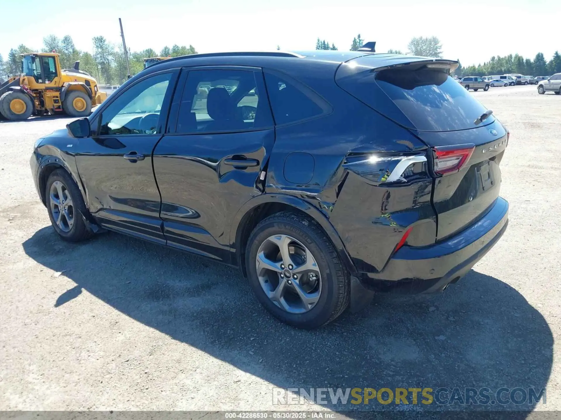 3 Фотография поврежденного автомобиля 1FMCU9MN3PUB34169 FORD ESCAPE 2023