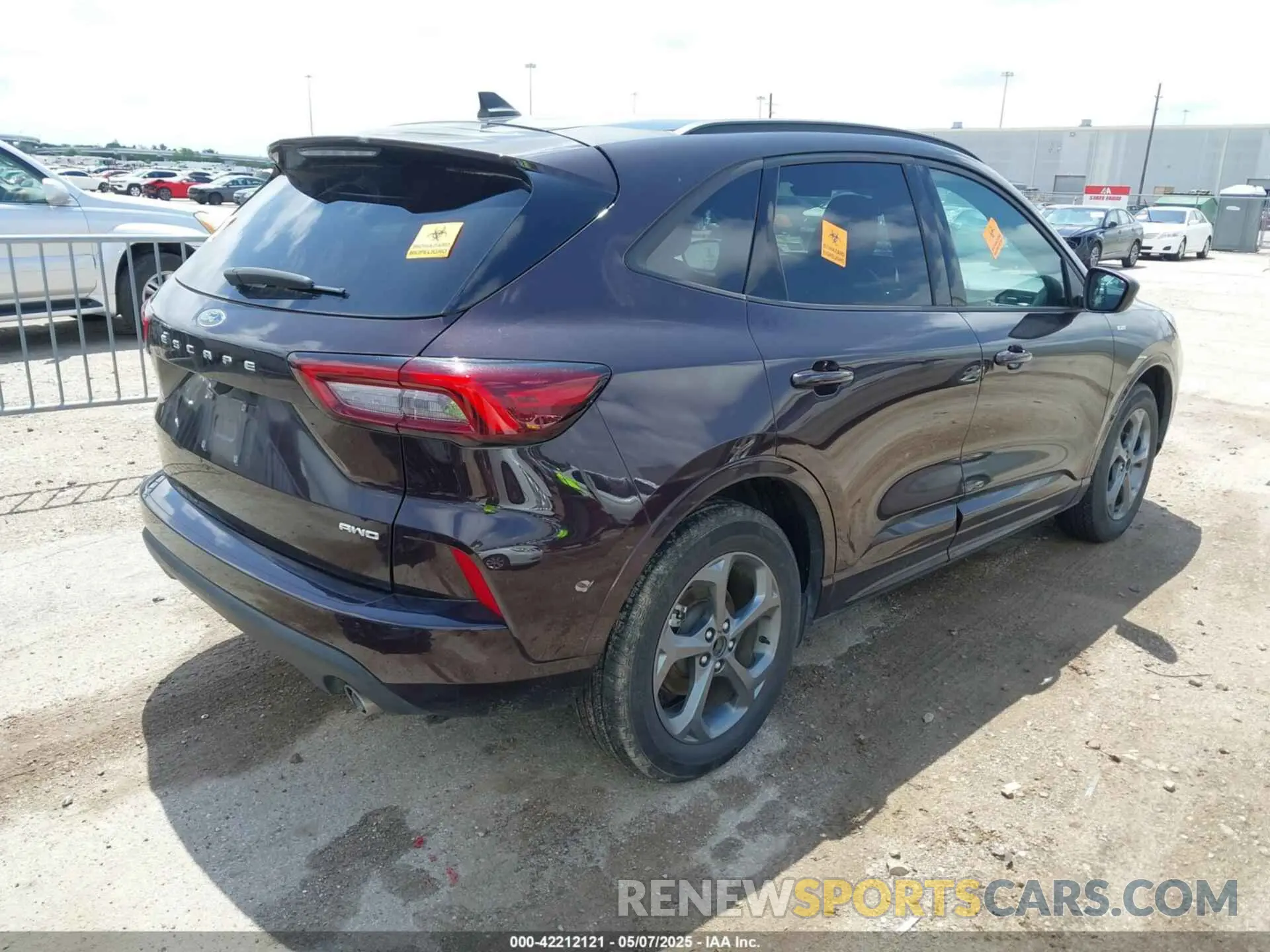 4 Photograph of a damaged car 1FMCU9MN4PUA42858 FORD ESCAPE 2023