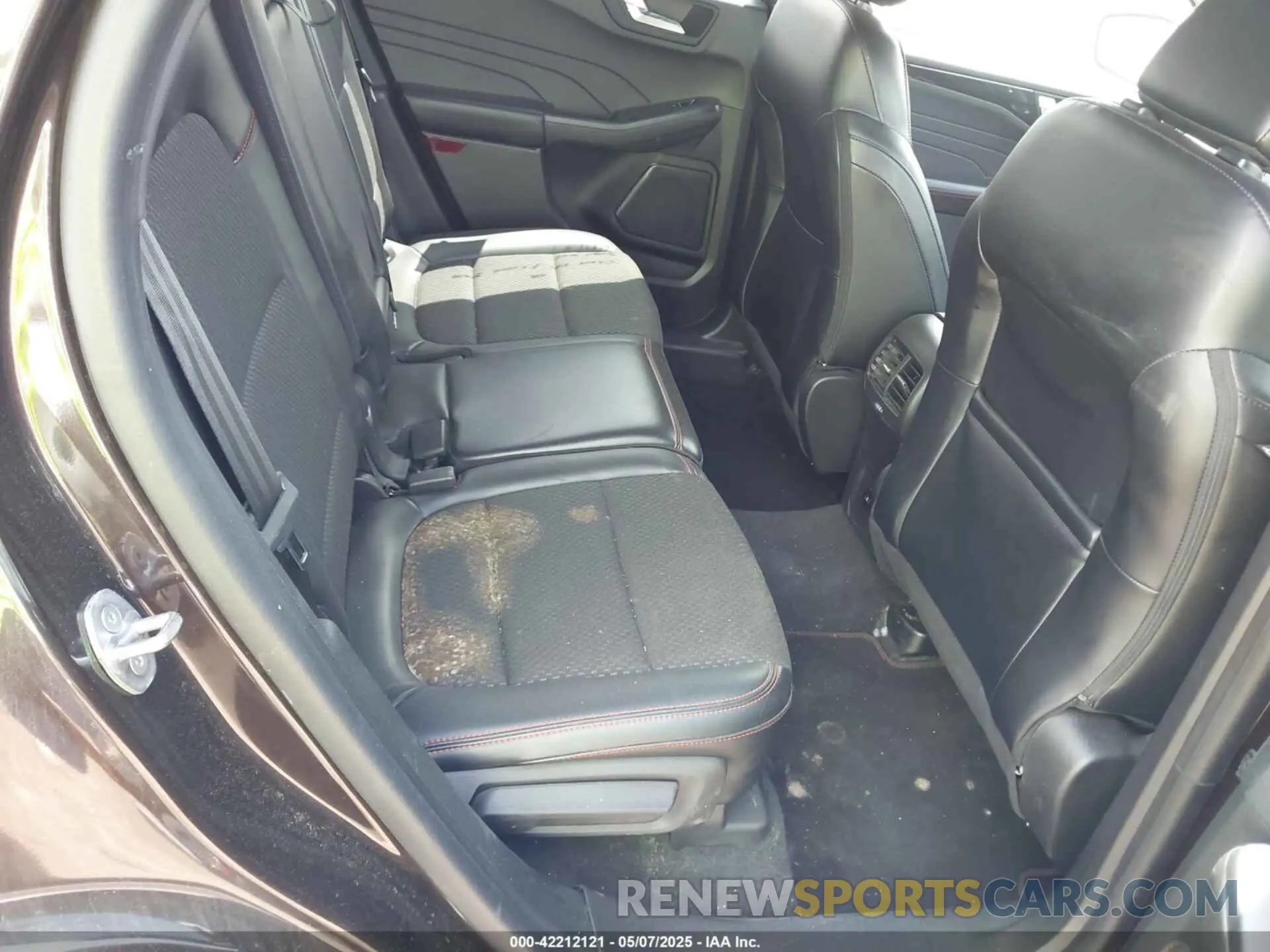 6 Photograph of a damaged car 1FMCU9MN4PUA42858 FORD ESCAPE 2023