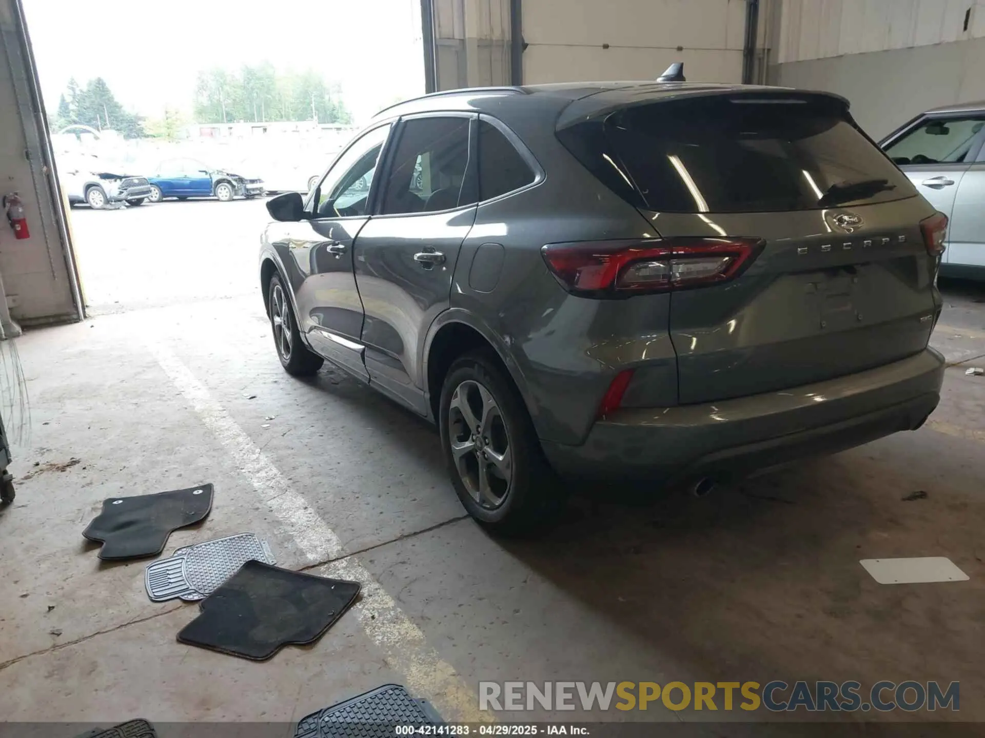 3 Фотография поврежденного автомобиля 1FMCU9MN6PUA10350 FORD ESCAPE 2023