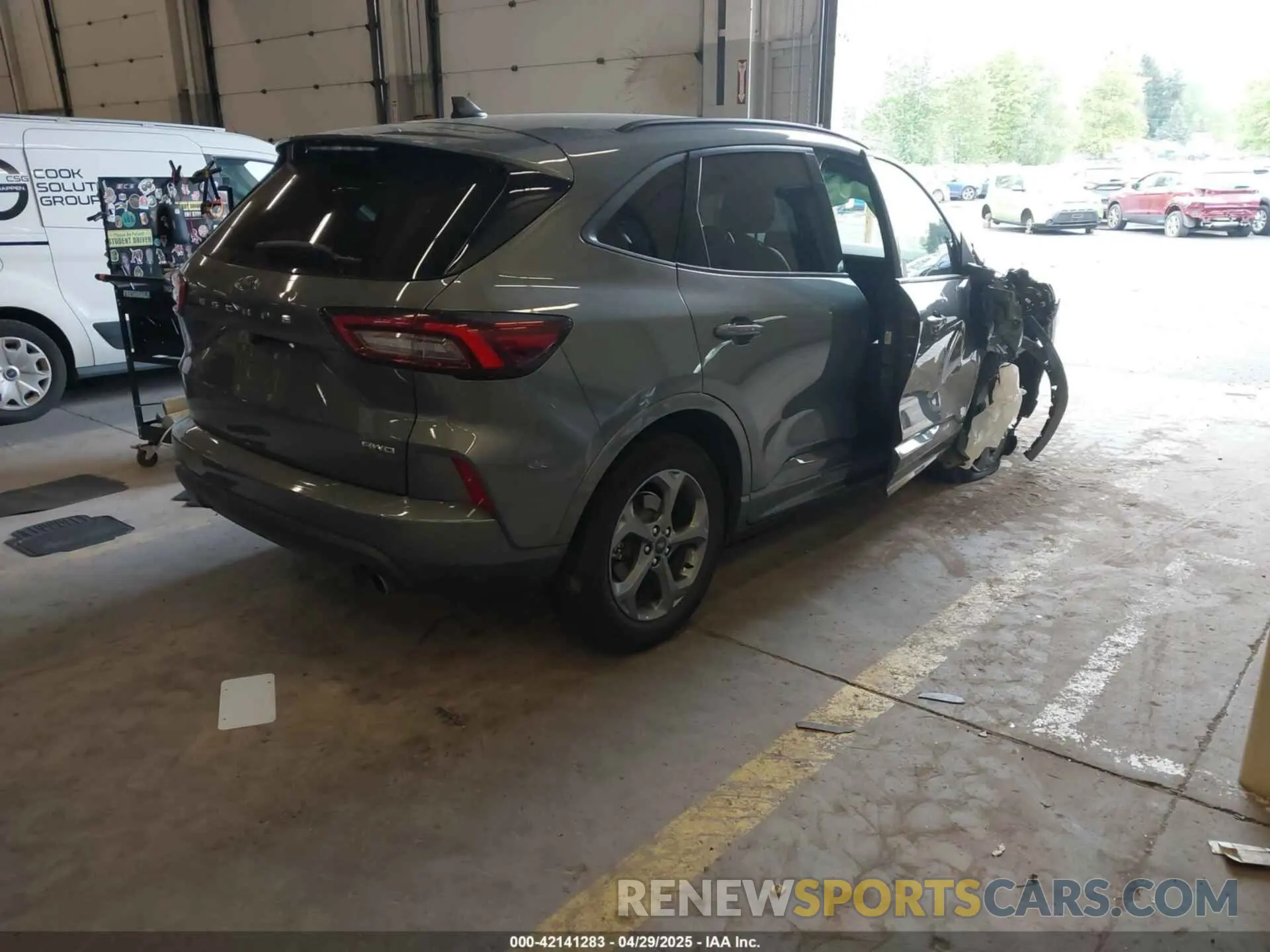 4 Фотография поврежденного автомобиля 1FMCU9MN6PUA10350 FORD ESCAPE 2023
