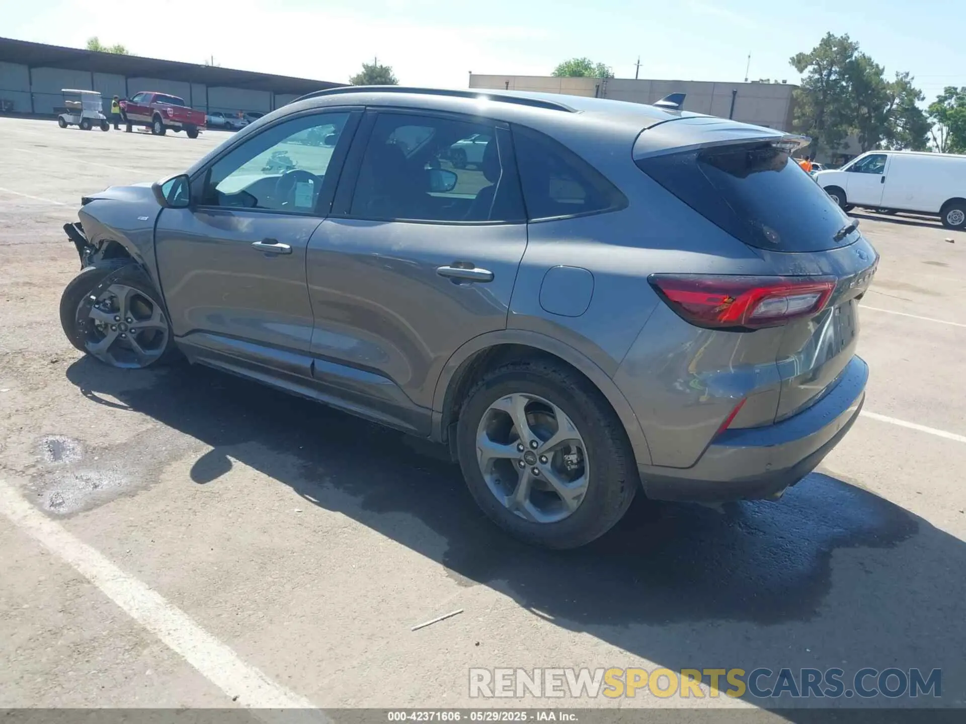 3 Фотография поврежденного автомобиля 1FMCU9MN8PUA95658 FORD ESCAPE 2023