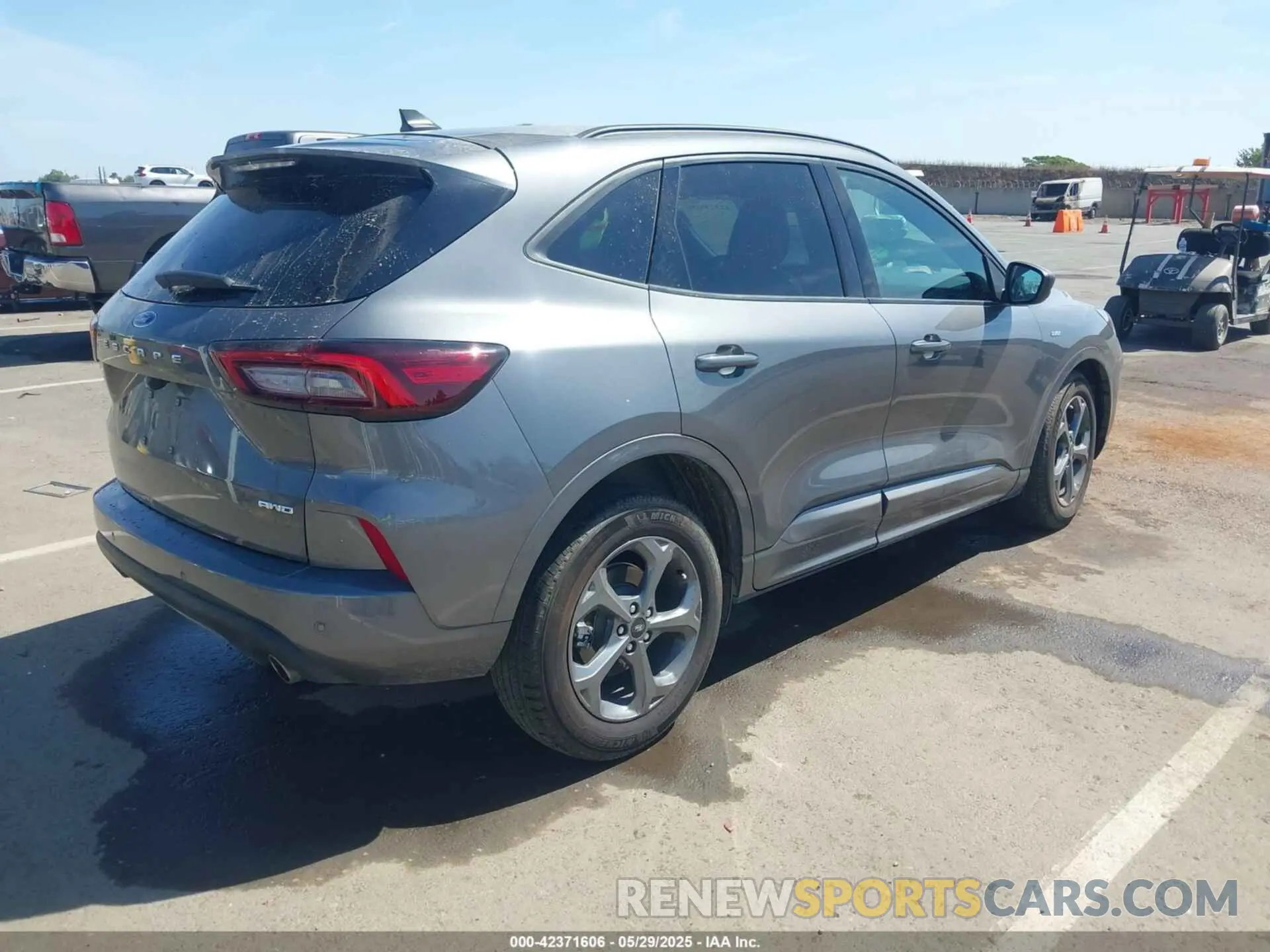 4 Фотография поврежденного автомобиля 1FMCU9MN8PUA95658 FORD ESCAPE 2023