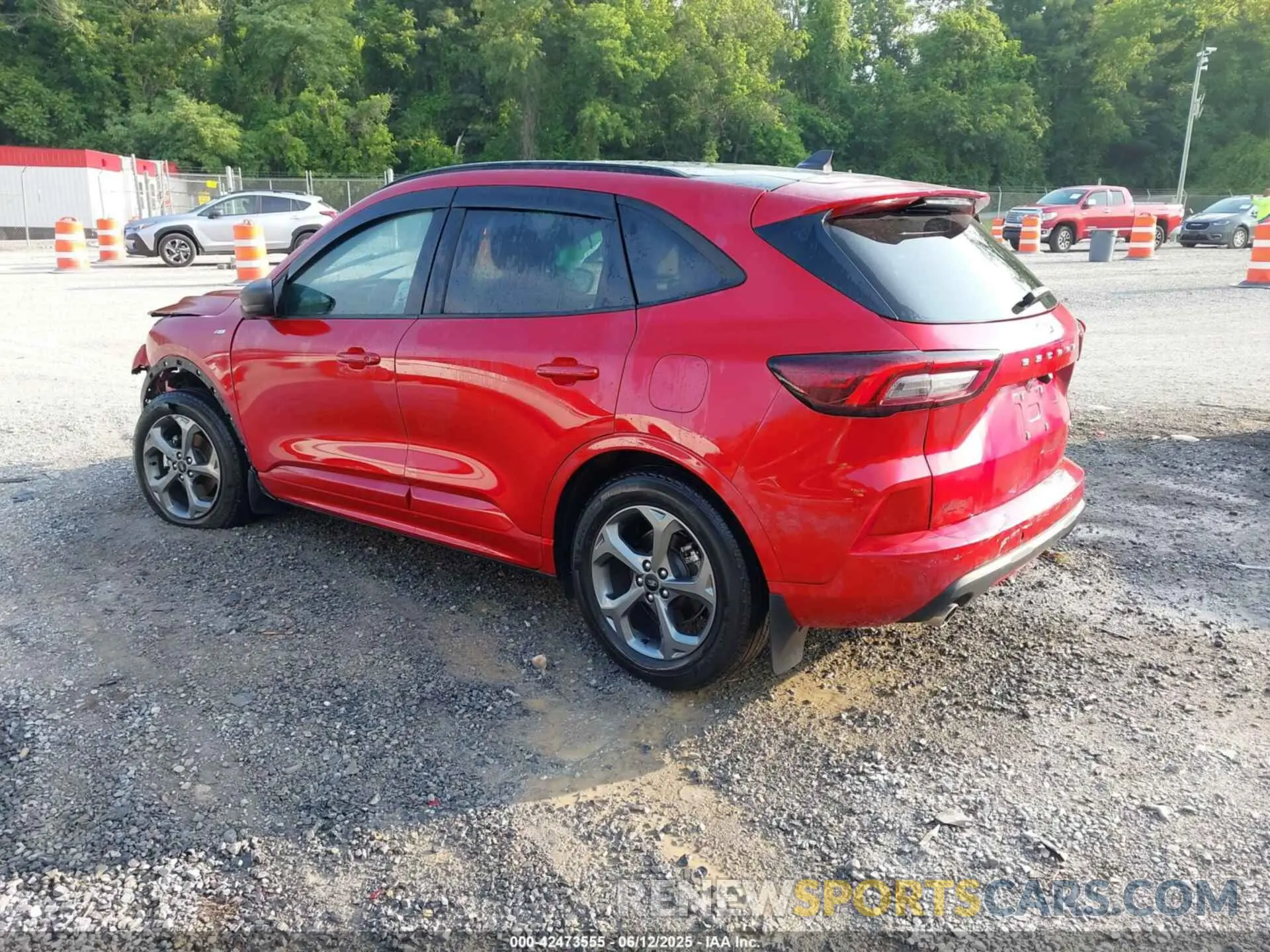 3 Фотография поврежденного автомобиля 1FMCU9MN8PUB42123 FORD ESCAPE 2023