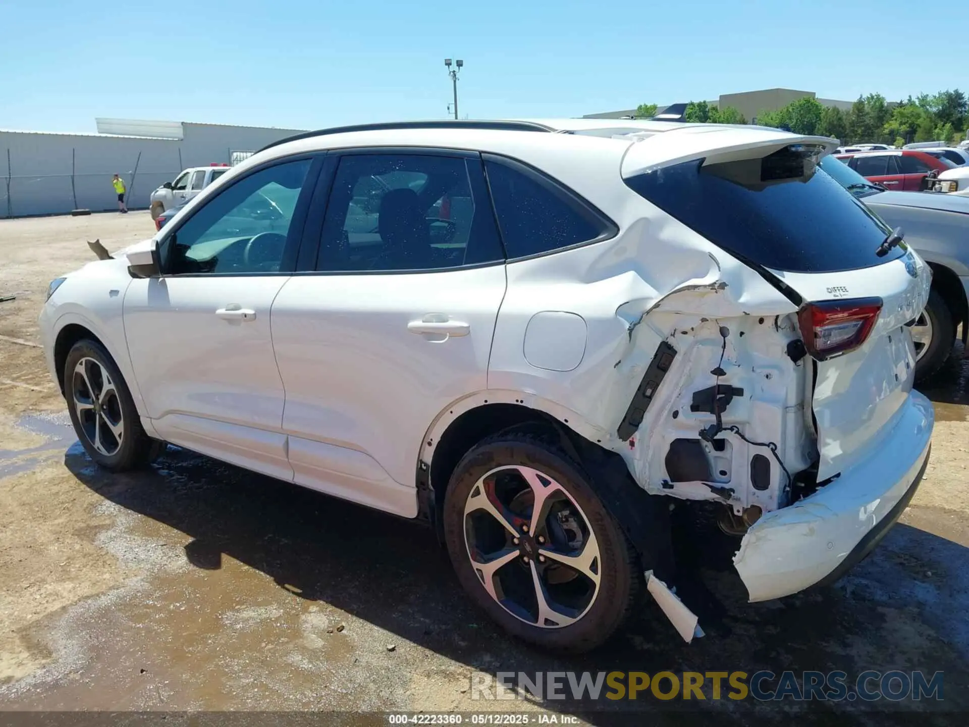 15 Photograph of a damaged car 1FMCU9NA9PUA02318 FORD ESCAPE 2023