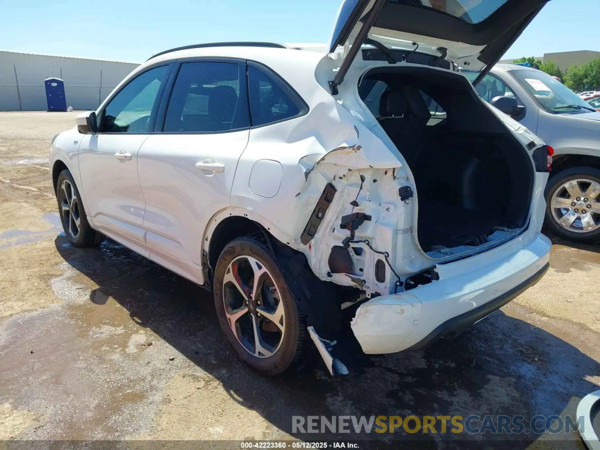 3 Photograph of a damaged car 1FMCU9NA9PUA02318 FORD ESCAPE 2023