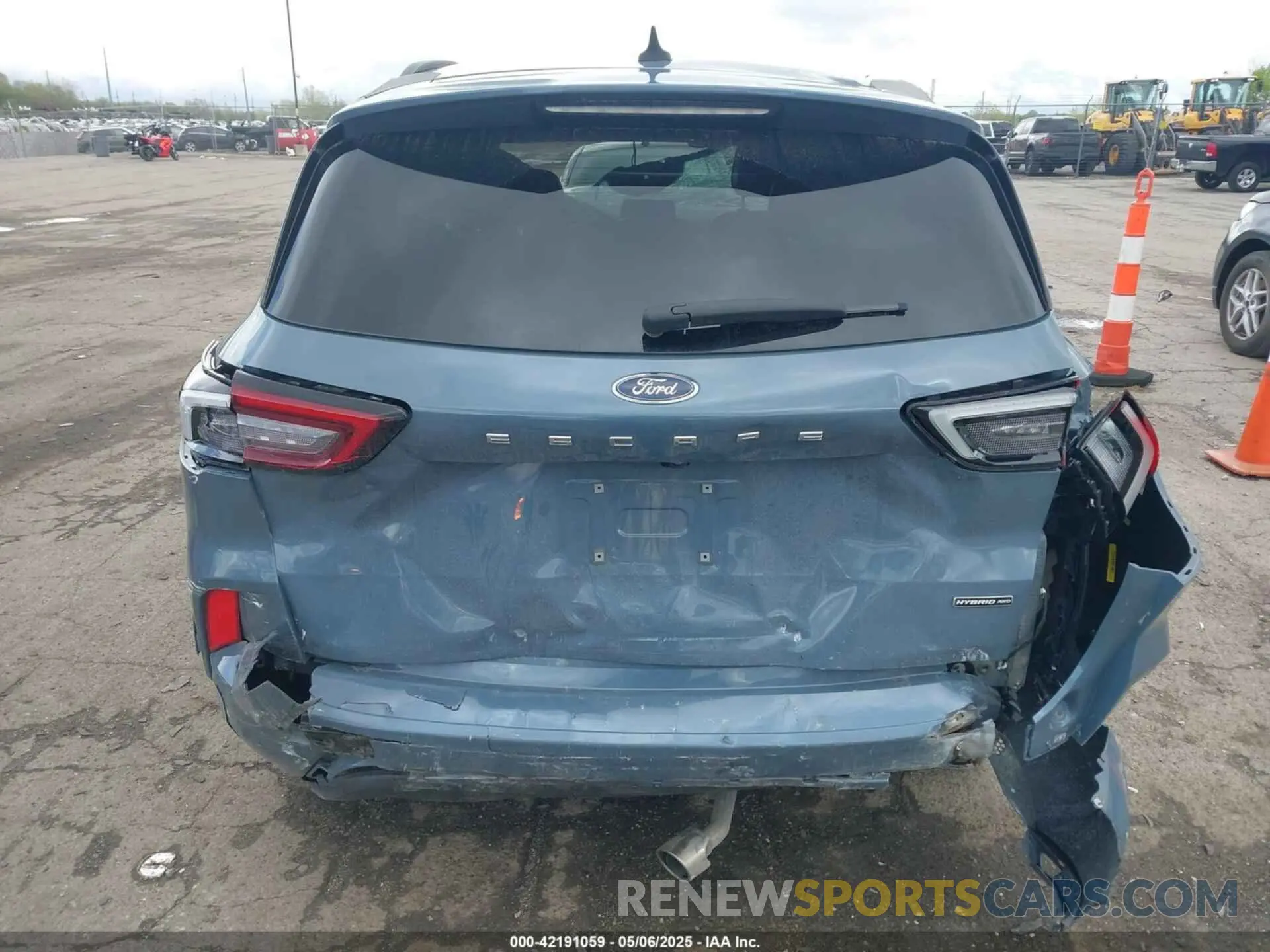 15 Photograph of a damaged car 1FMCU9NZ4PUB02302 FORD ESCAPE 2023